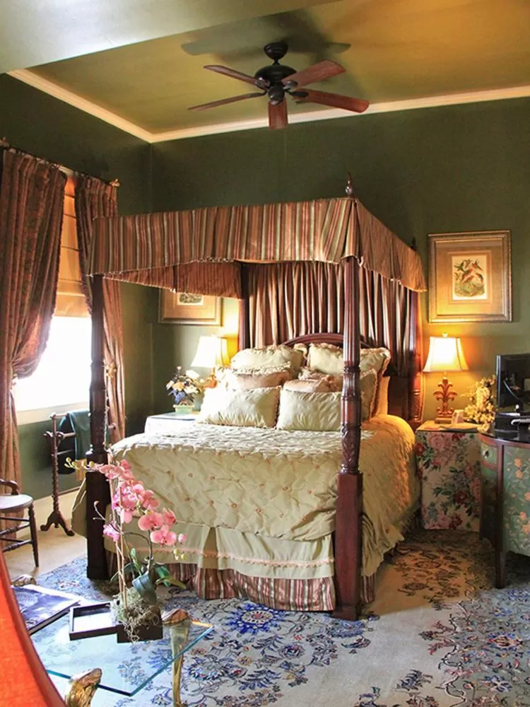 Deluxe Double Room with Bath in 22 Charlotte