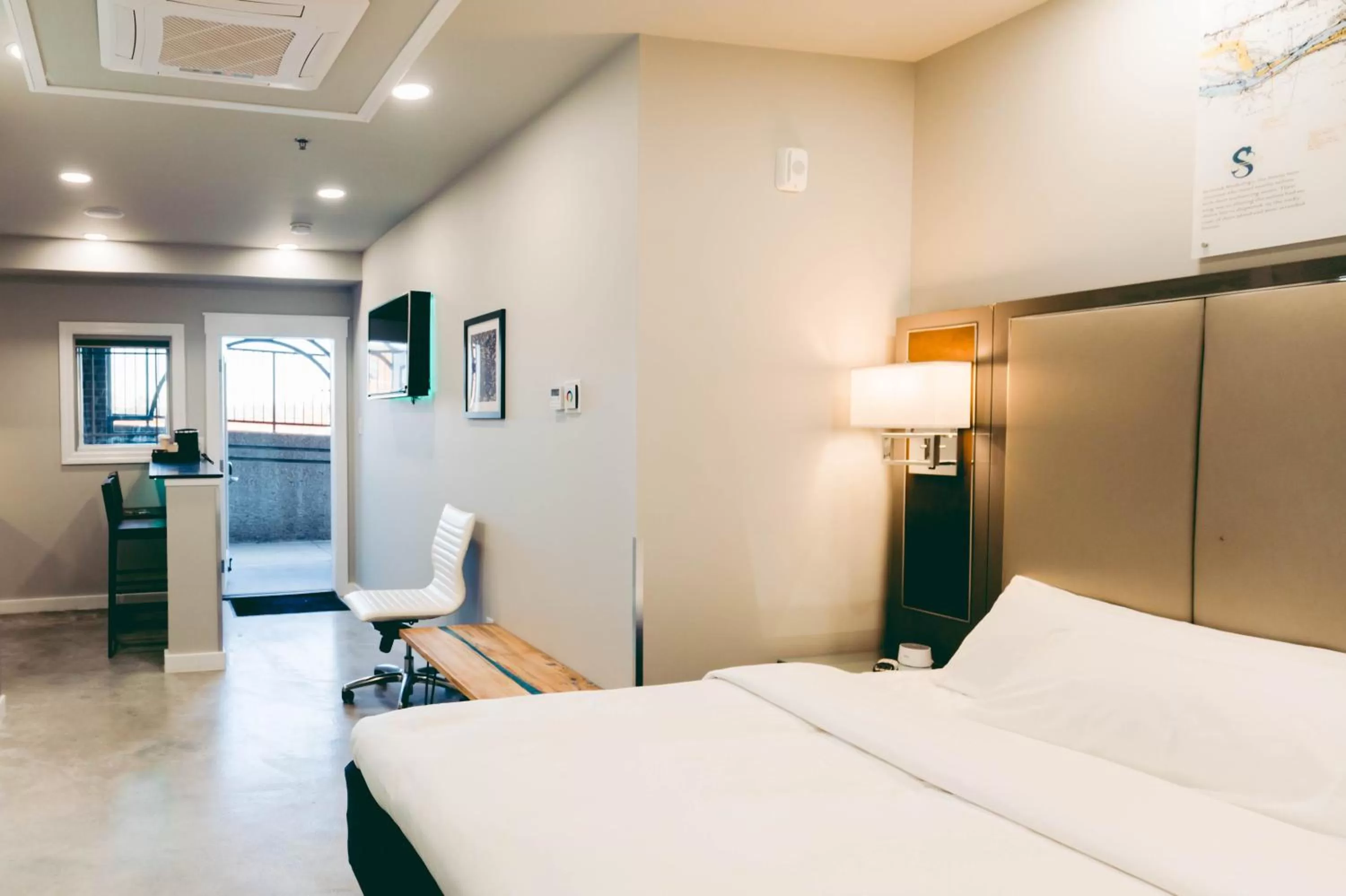 Bed in River Sirens Hotel-Contactless Check in Hotel