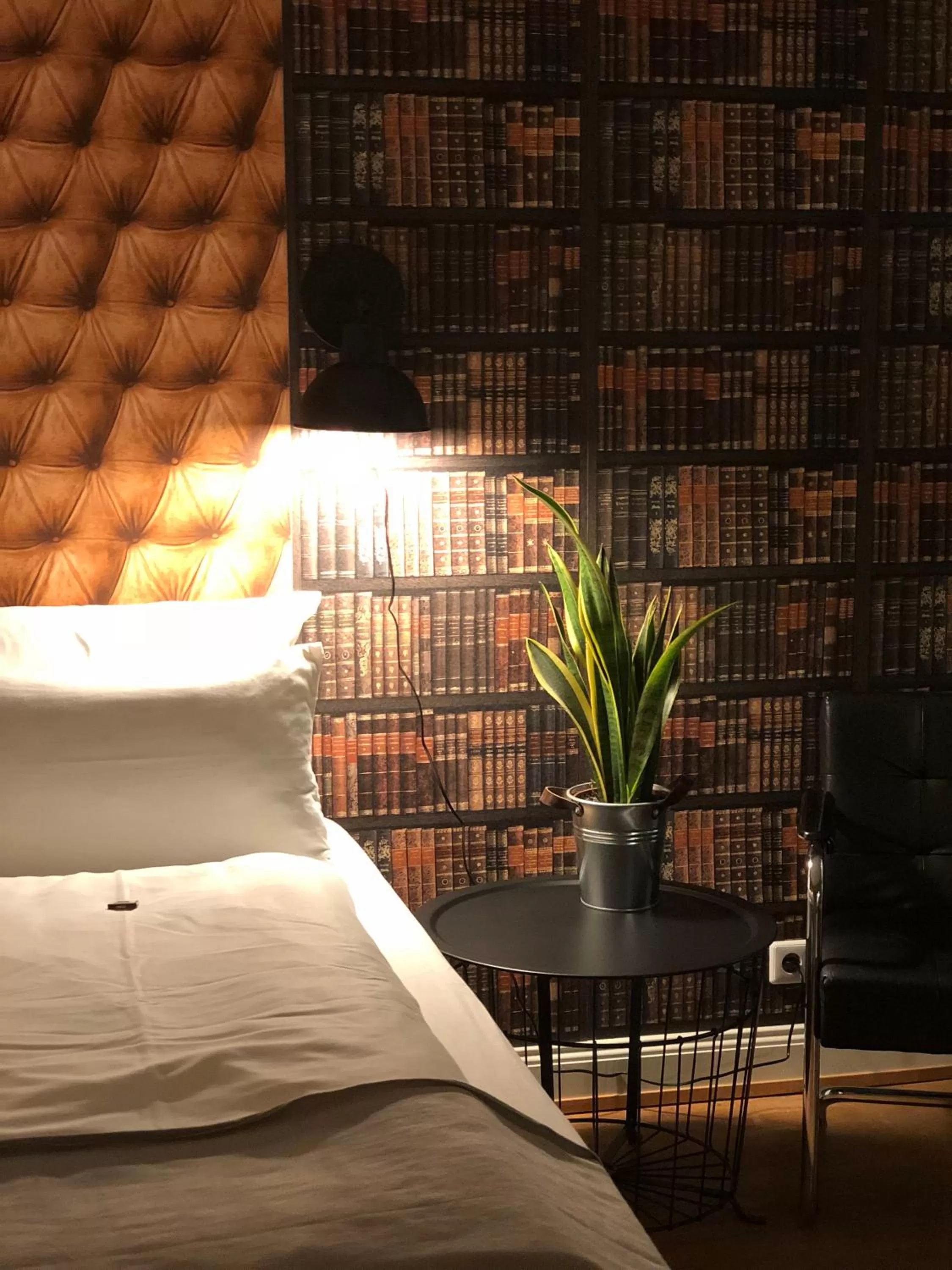 Photo of the whole room, Bed in Hotel Zur Alten Brücke