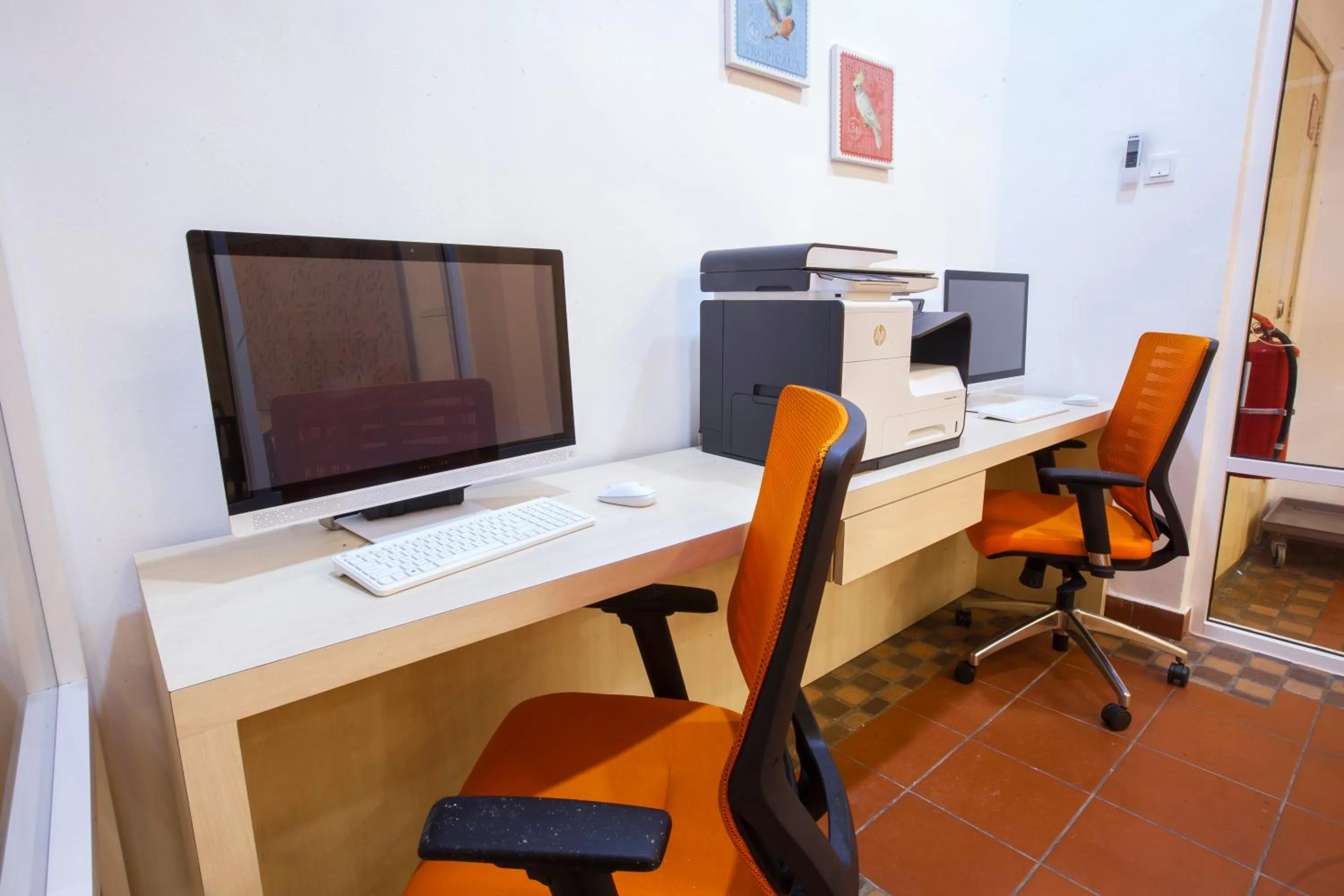 Business facilities in Villea Morib