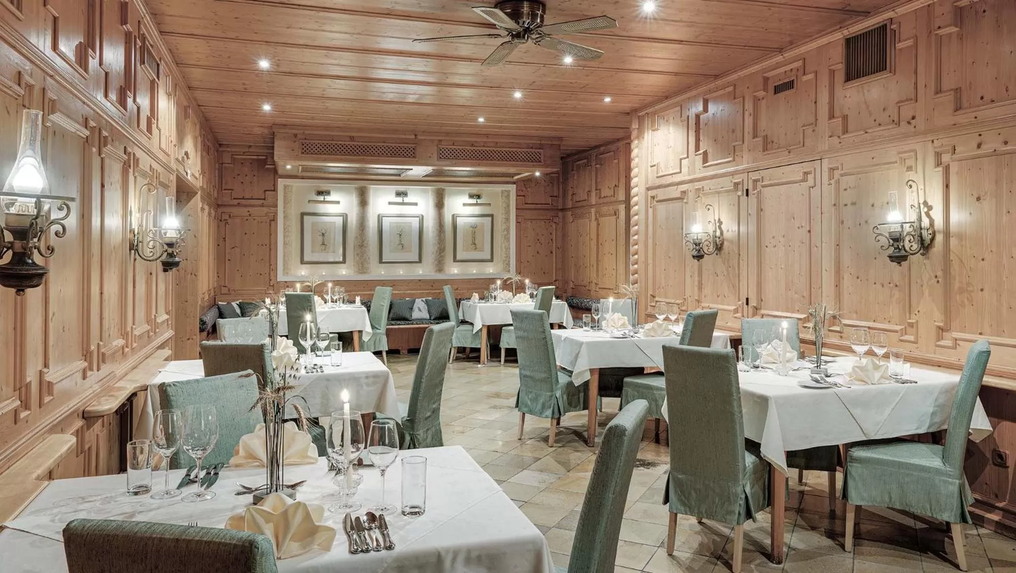 Restaurant/places to eat in Hotel Almesberger