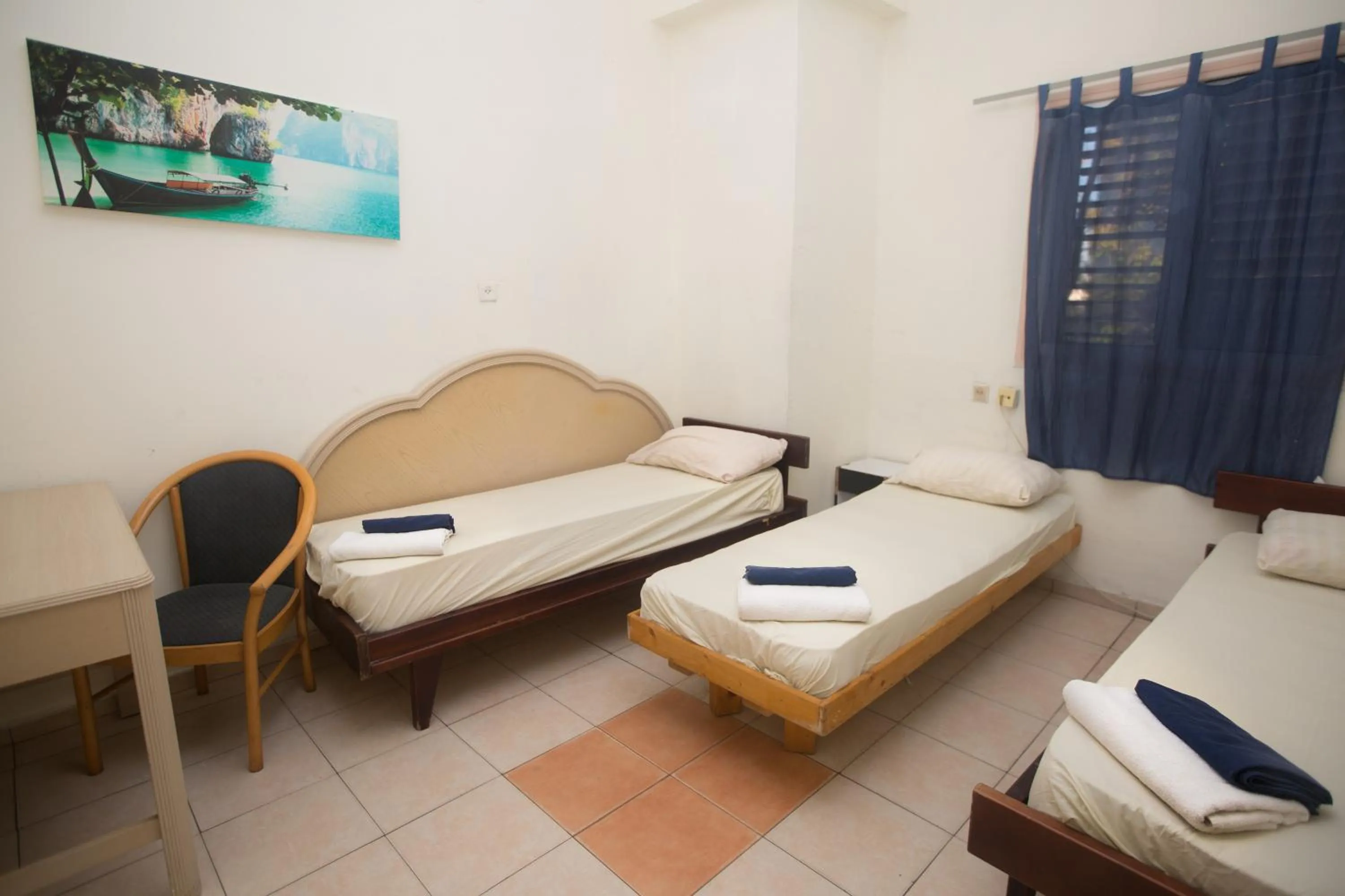 Photo of the whole room, Bed in Sky Hostel