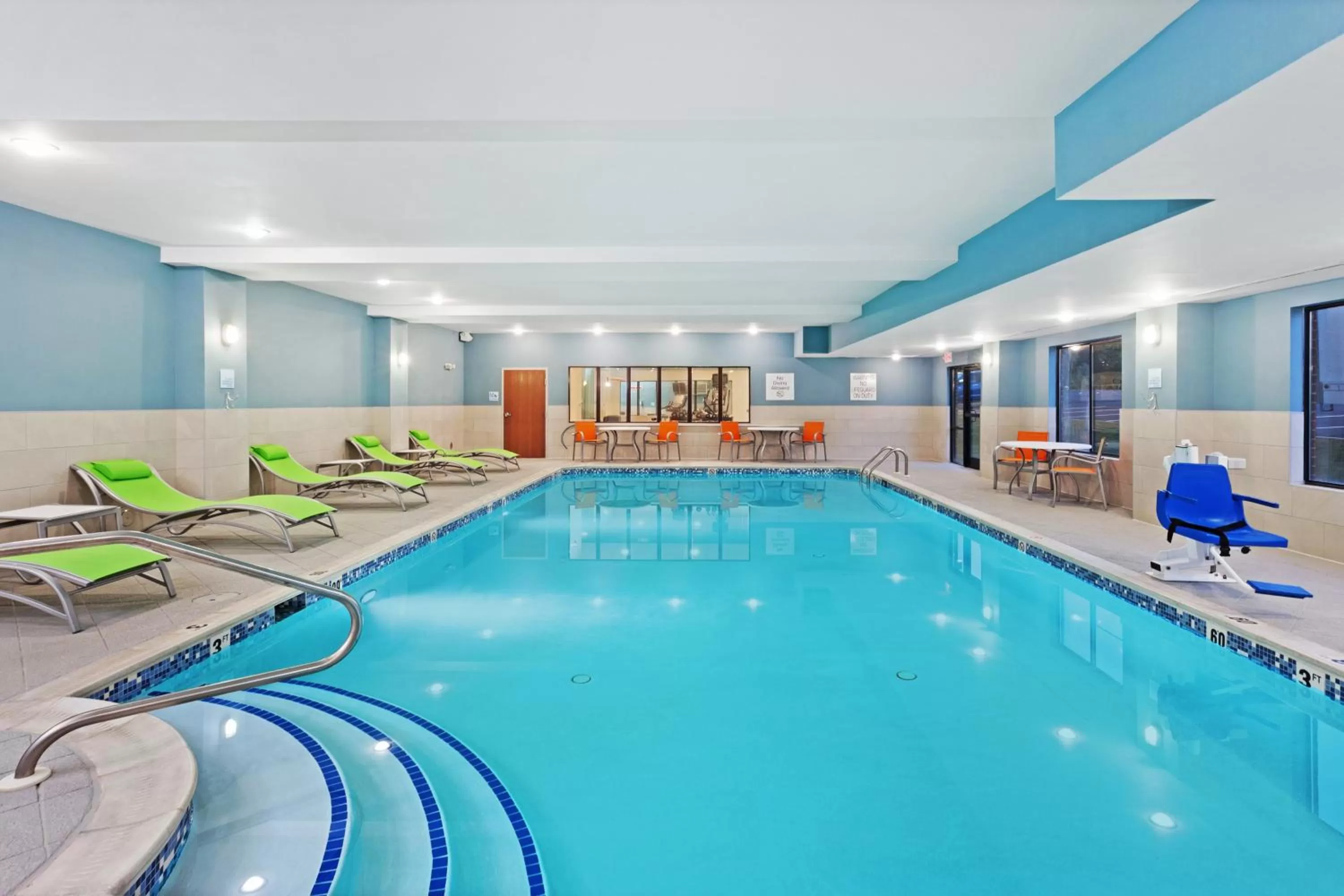 Swimming pool in Holiday Inn Express & Suites Culpeper by IHG