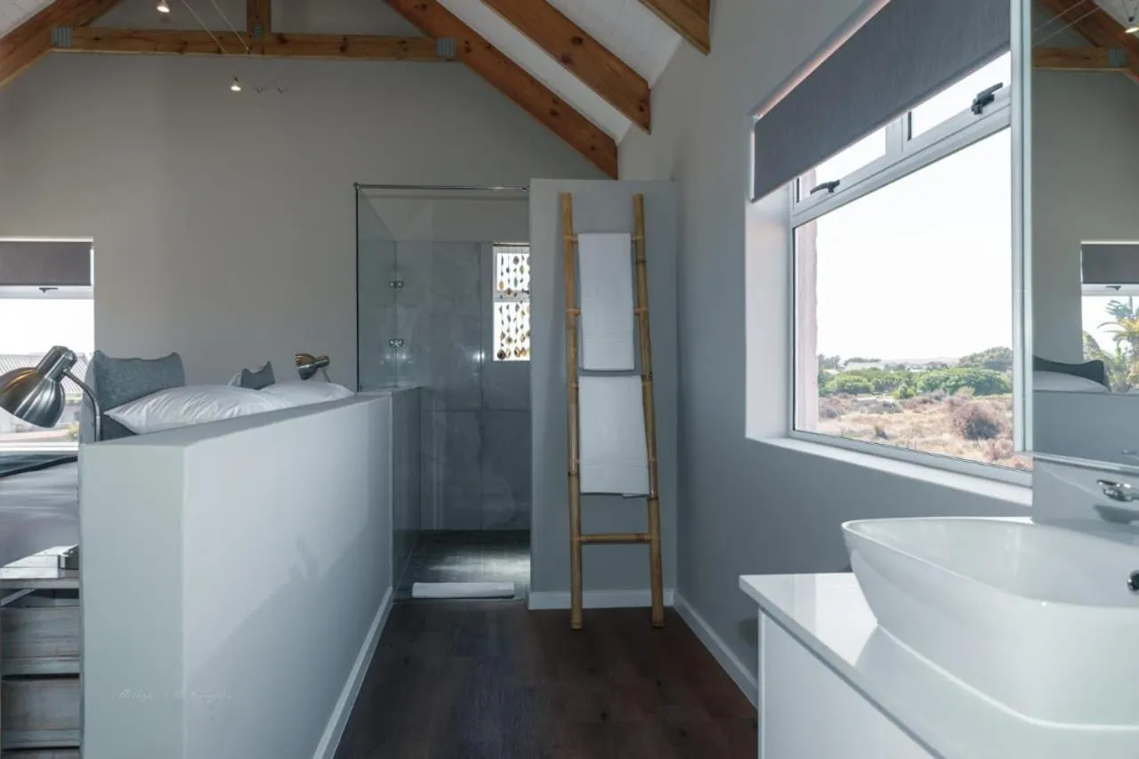 Bathroom in Blue Bay Lodge
