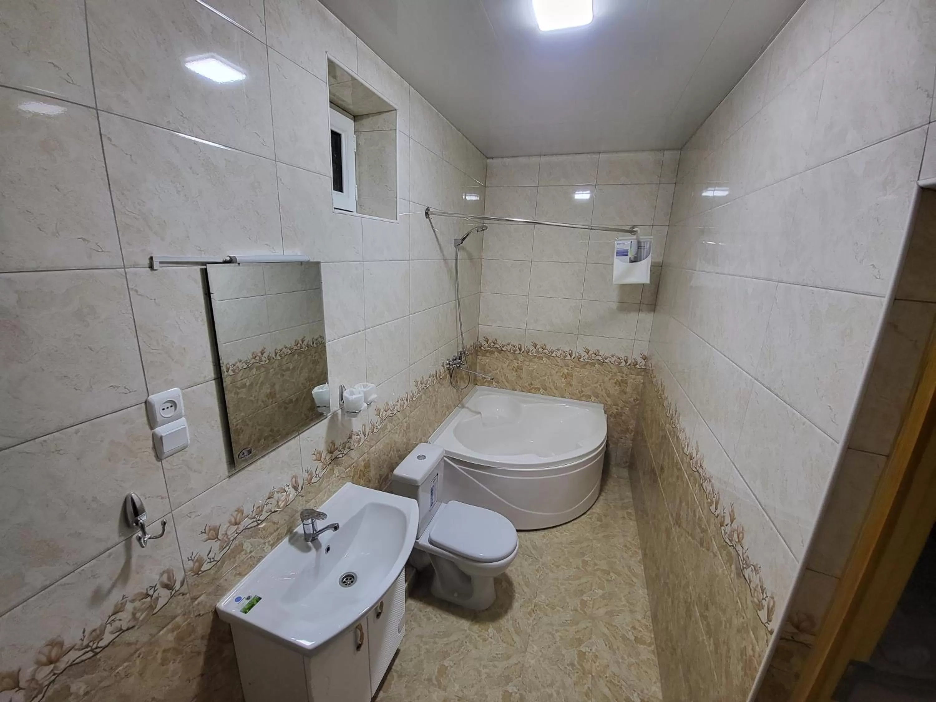 Shower, Bathroom in Ulli Oy Hotel & Terasse