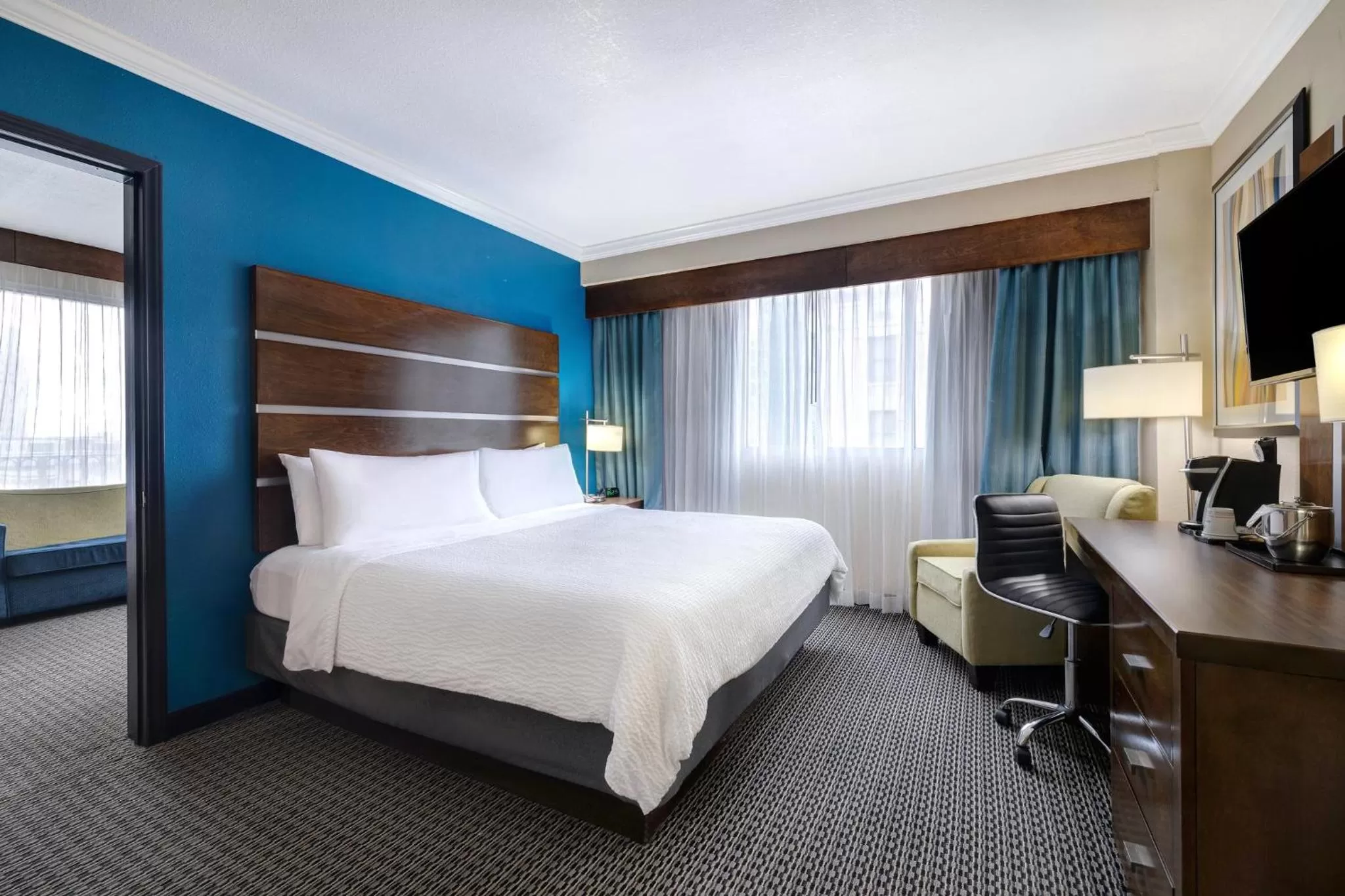 Photo of the whole room, Bed in Holiday Inn Houston Downtown by IHG