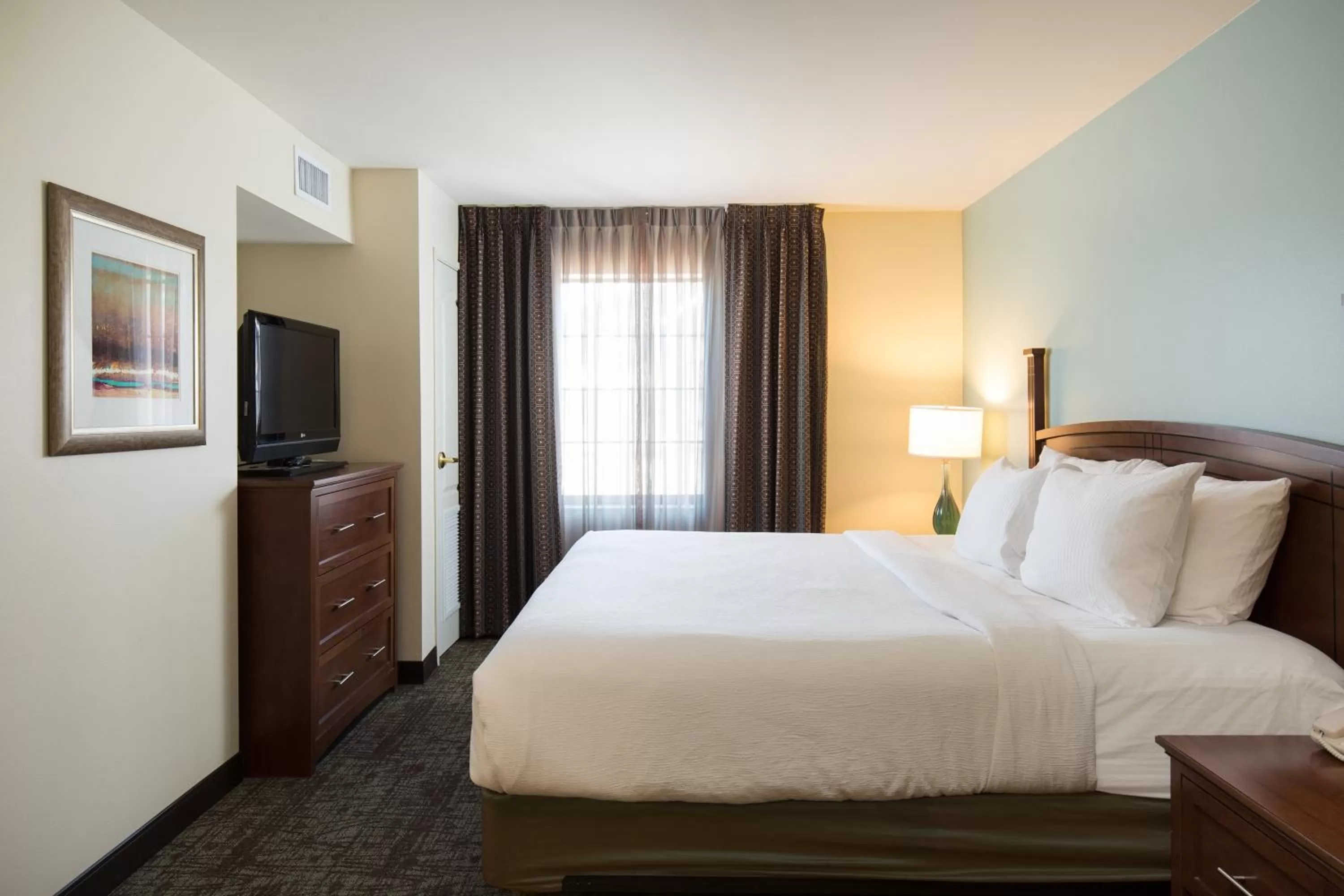 Photo of the whole room, Bed in Staybridge Suites - Columbus Polaris by IHG