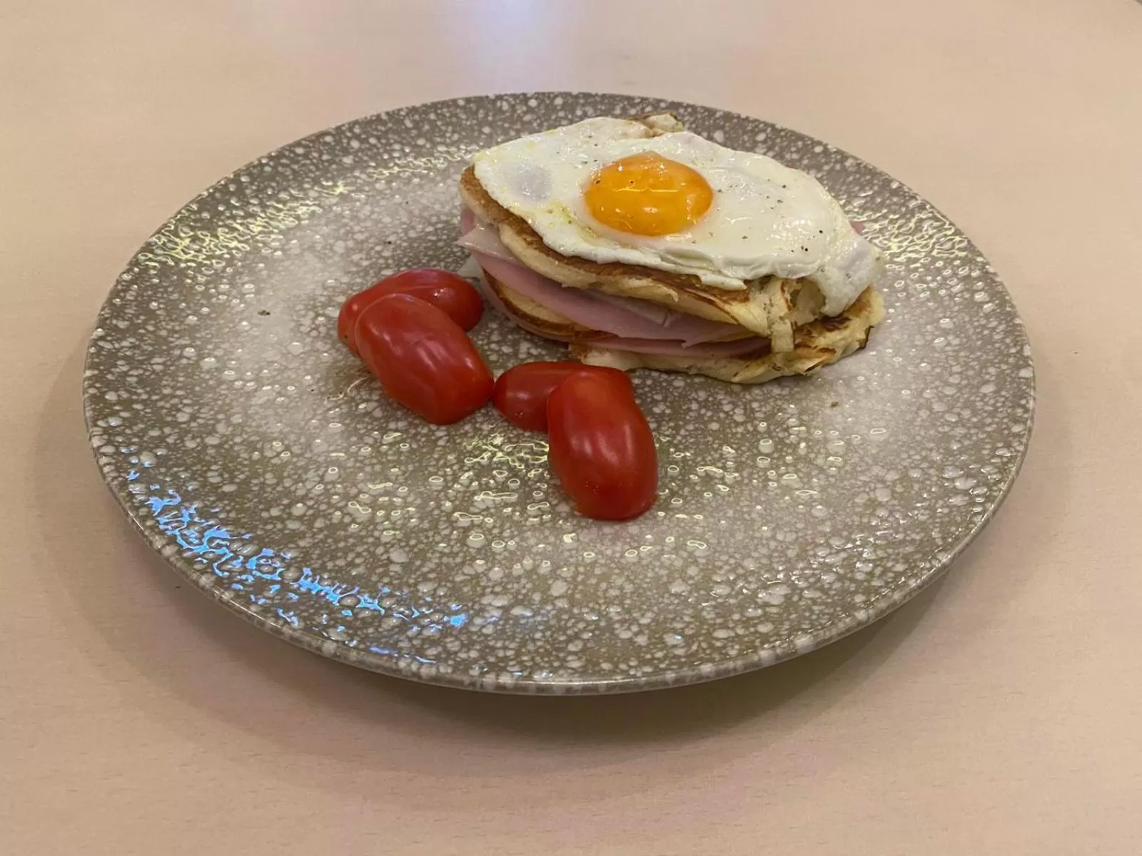 Food and drinks in HOTEL TSARSI