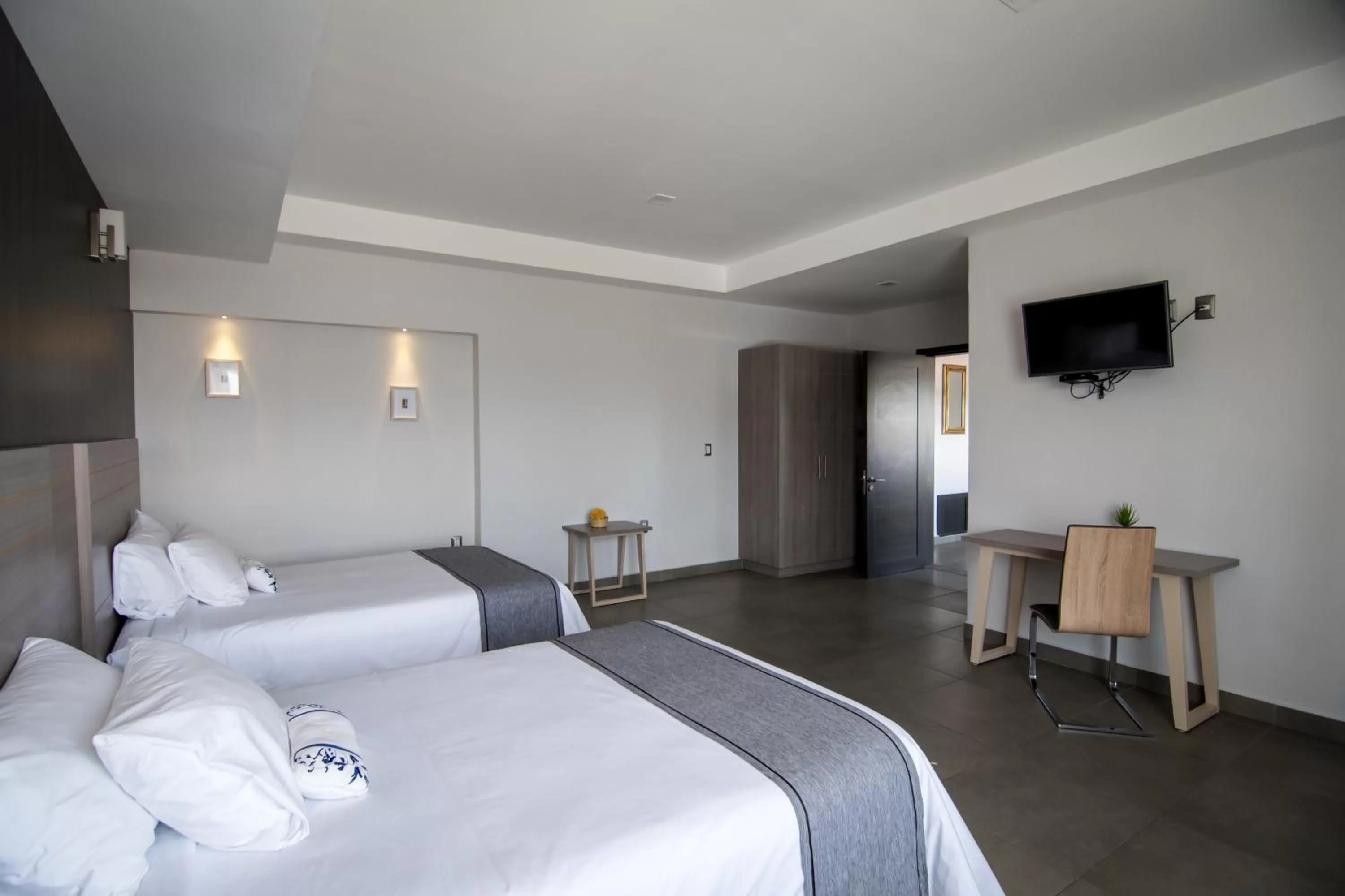 Family, Bed in Maria Ines Hotel Suite