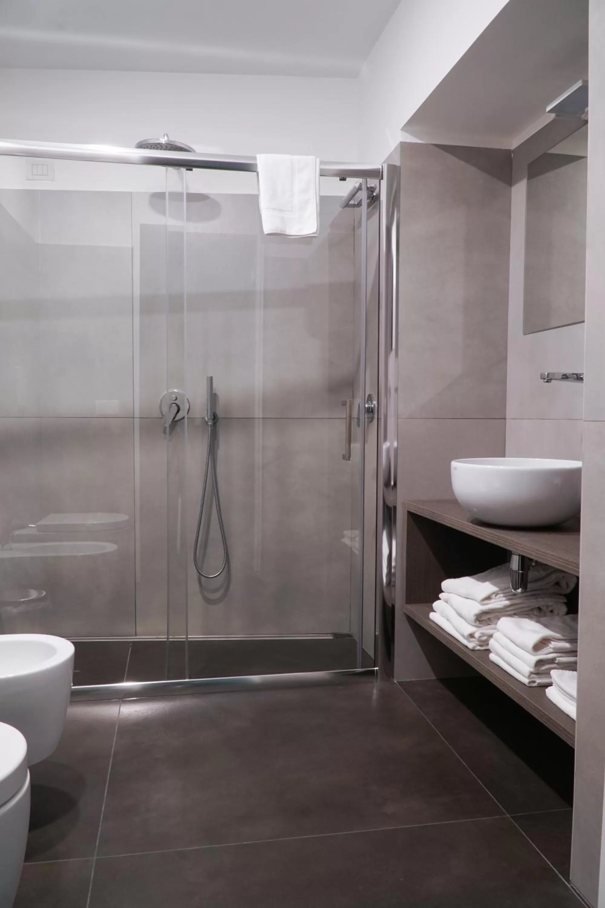 Bathroom in Napoli Svelata