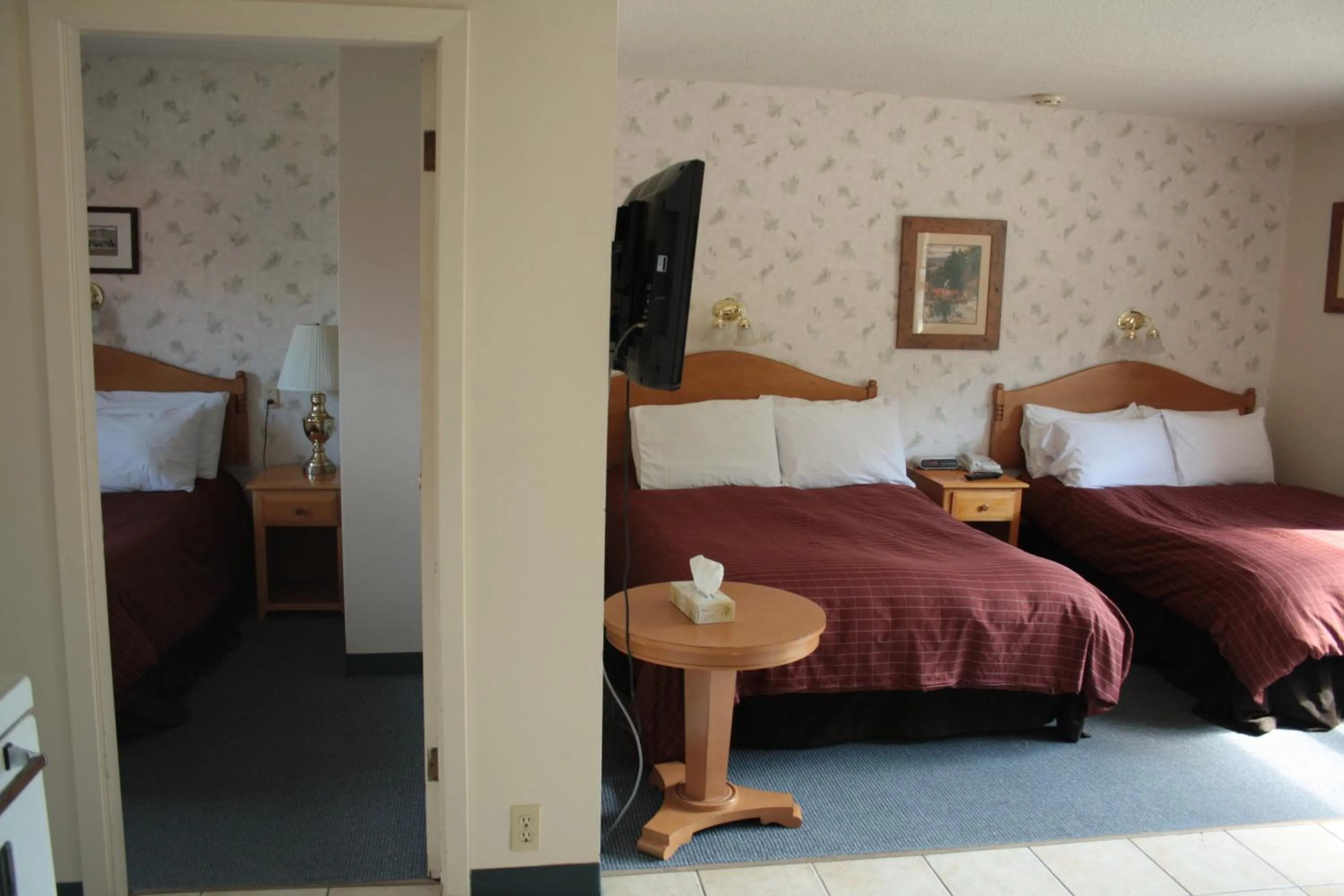 Photo of the whole room, Bed in Aspen Village