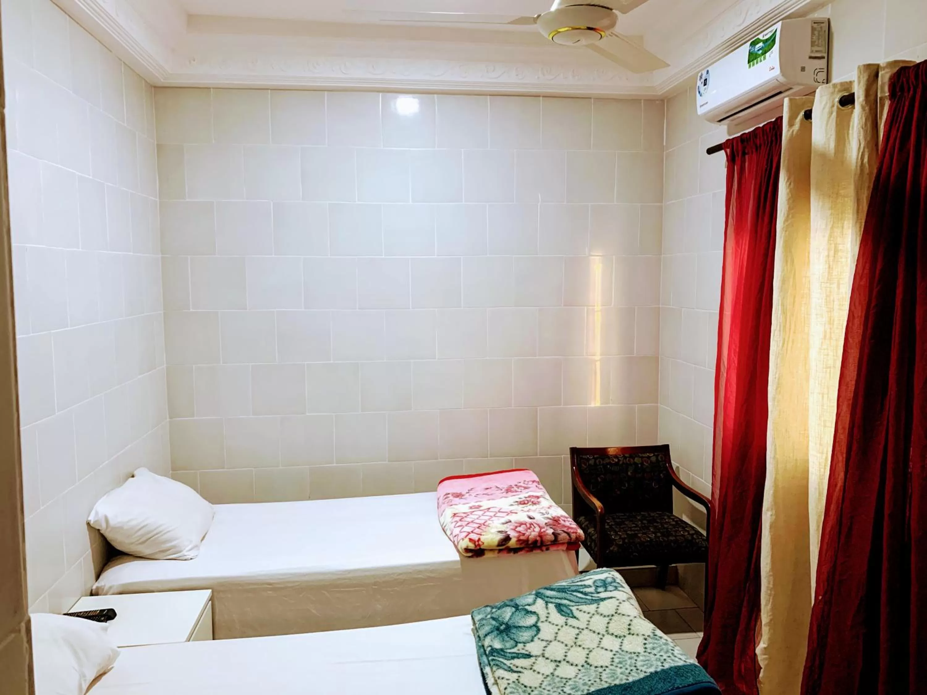 Bed in Woodpecker Resort Hotel