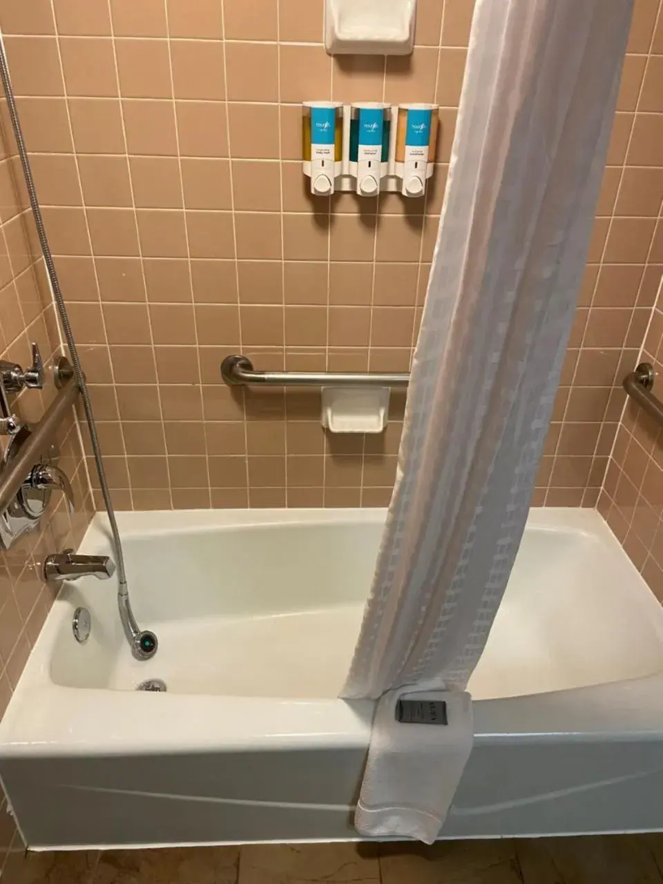 One-Bedroom Suite in Hotel Lotus Kansas City Merriam One-Bedroom Suite in Hotel Lotus Kansas City Merriam