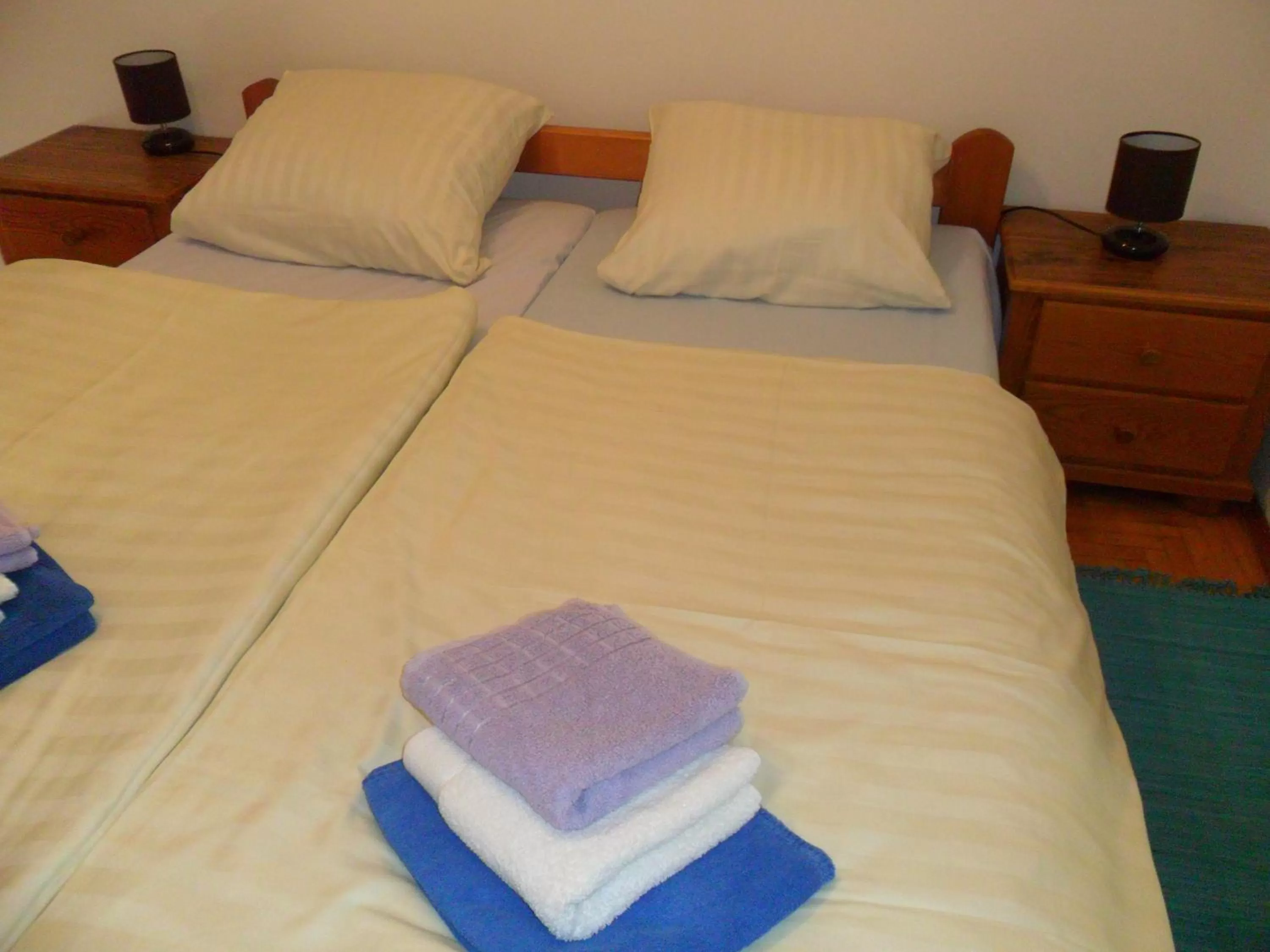 Photo of the whole room, Bed in Rooms MBM