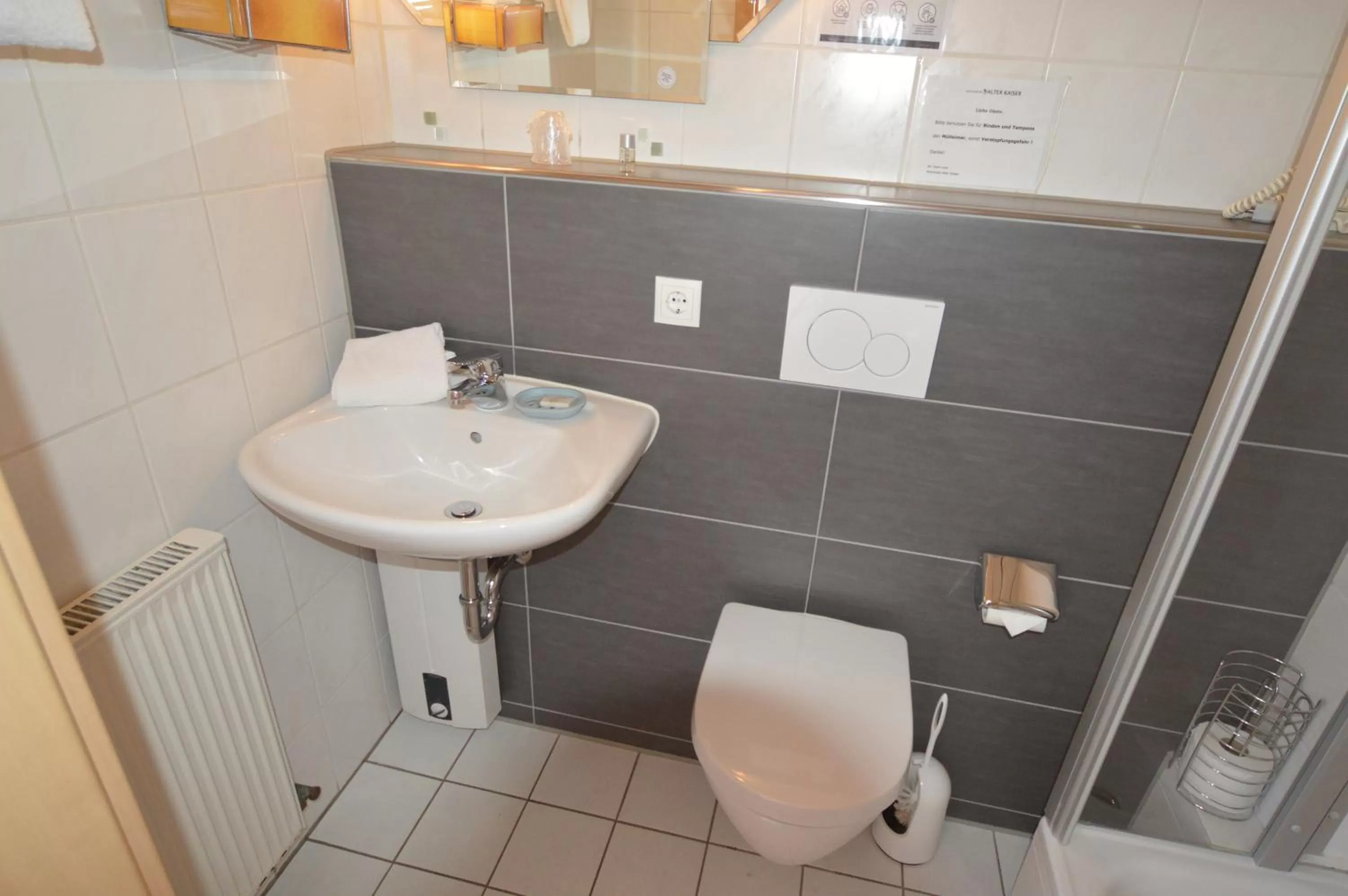 Bathroom in Aktivhotel Alter Kaiser