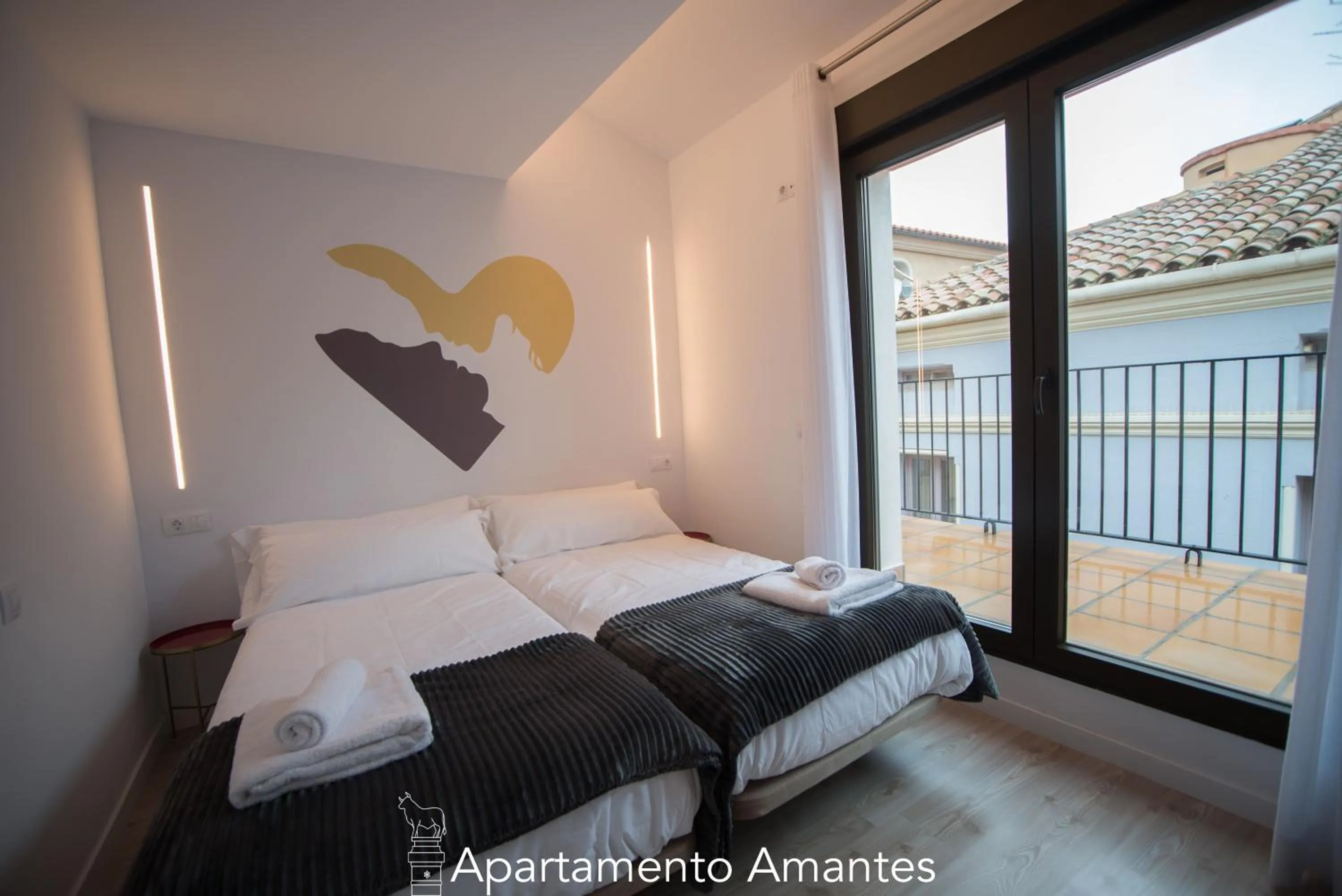 Bedroom, Bed in Apartamentos Plaza del Torico Teruel