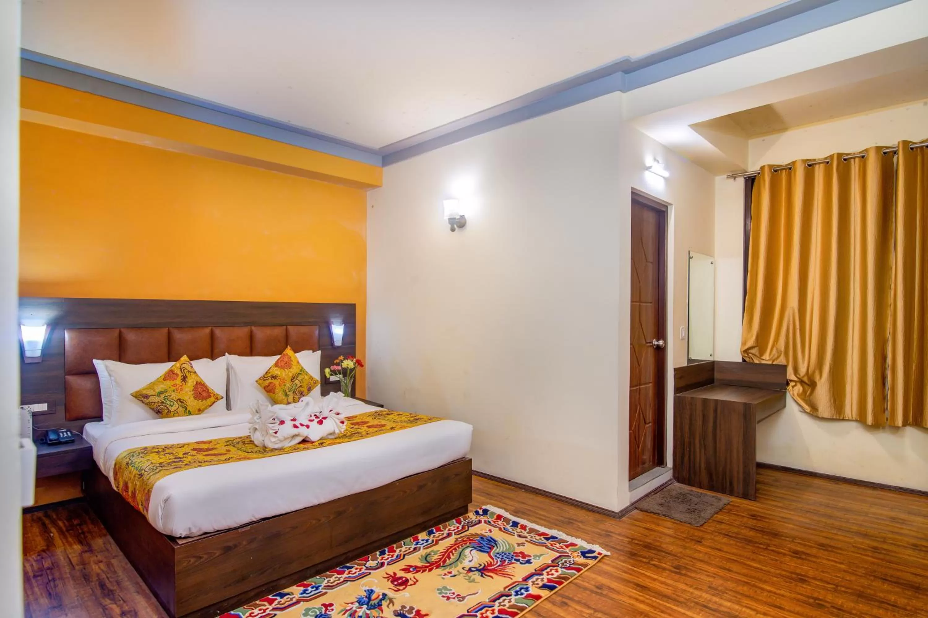 Bed in Muscatel Grand Silkroute - 300 Mts from MG Marg