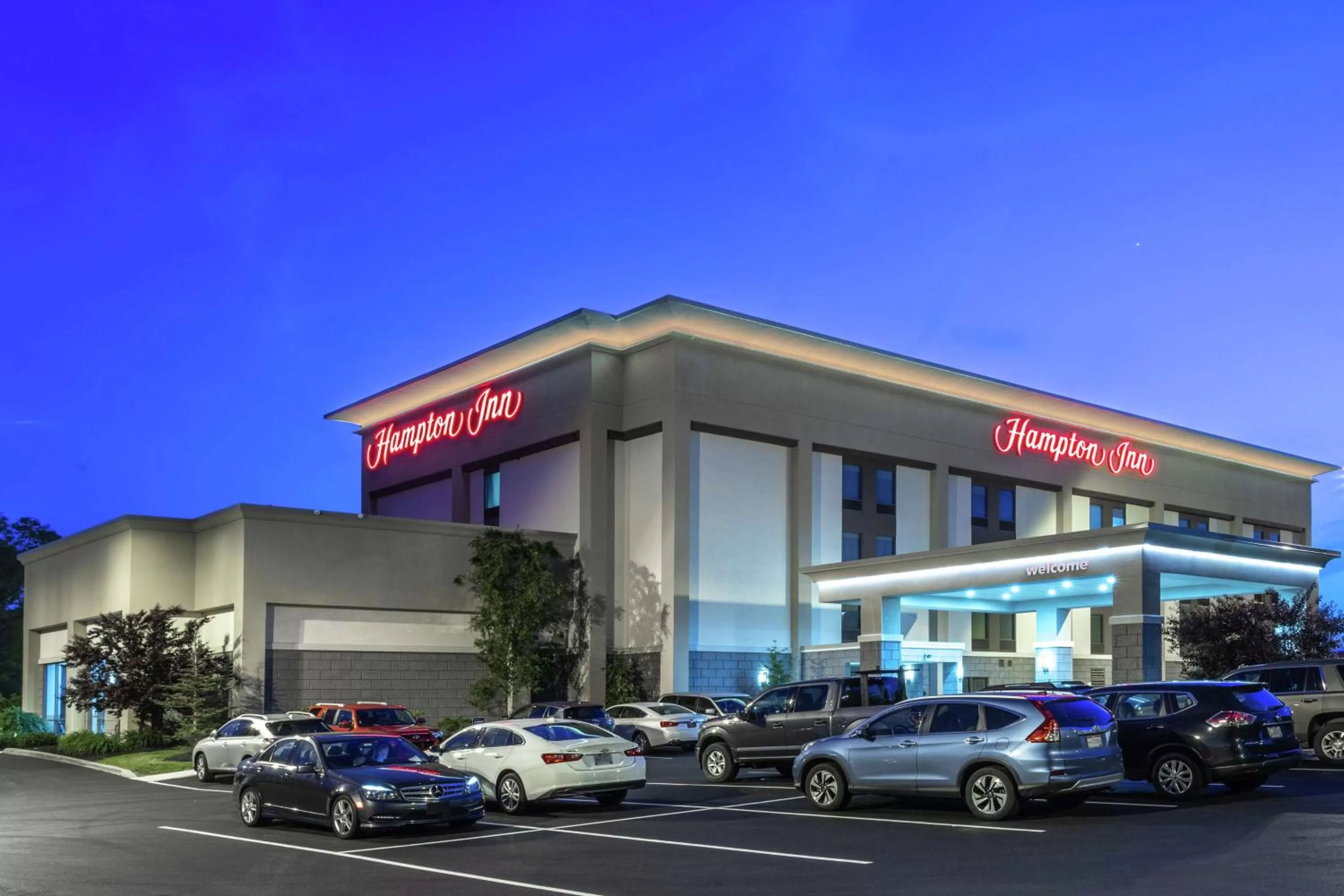 Property building in Hampton Inn Bedford