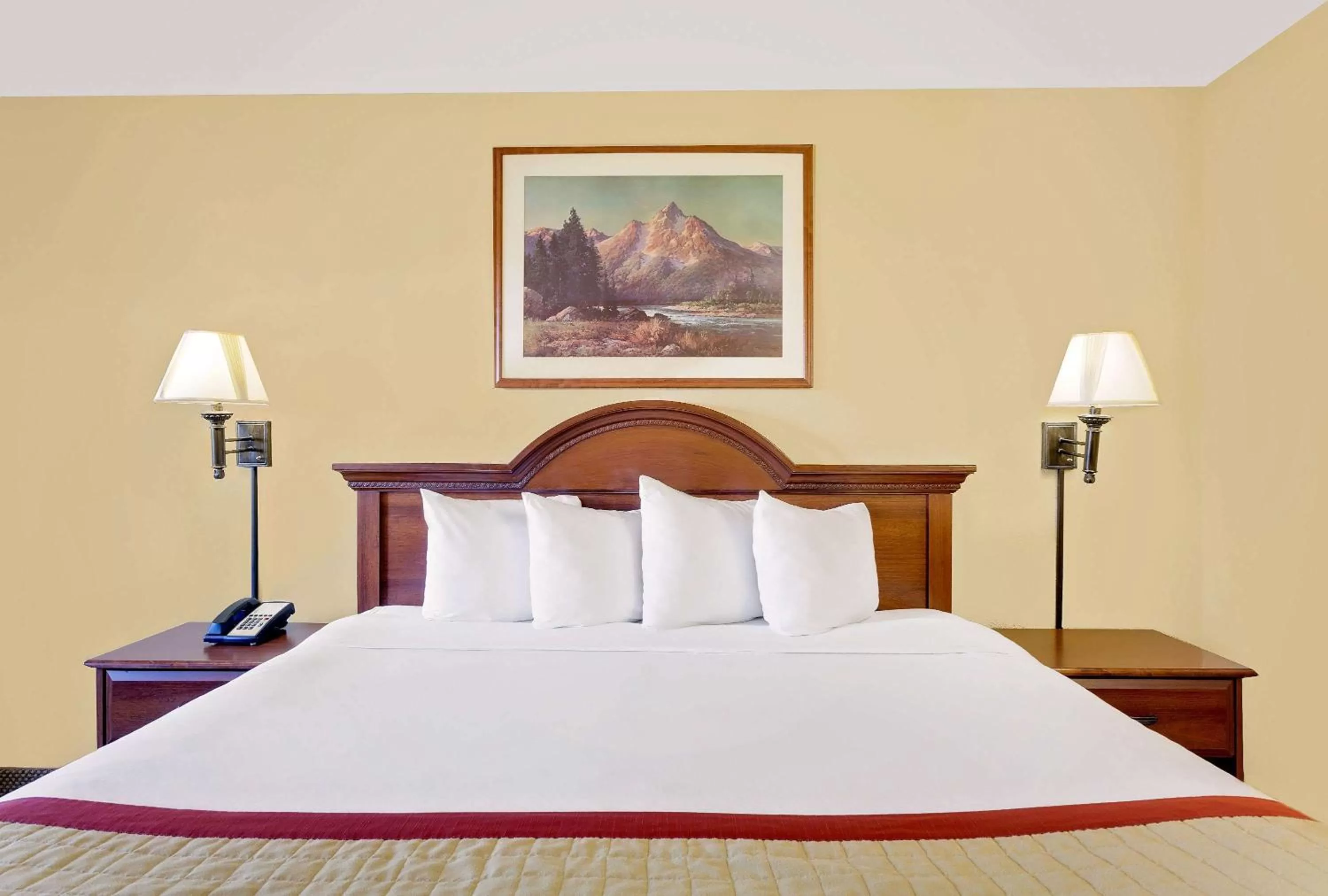 Photo of the whole room in Pinedale Hotel & Suites