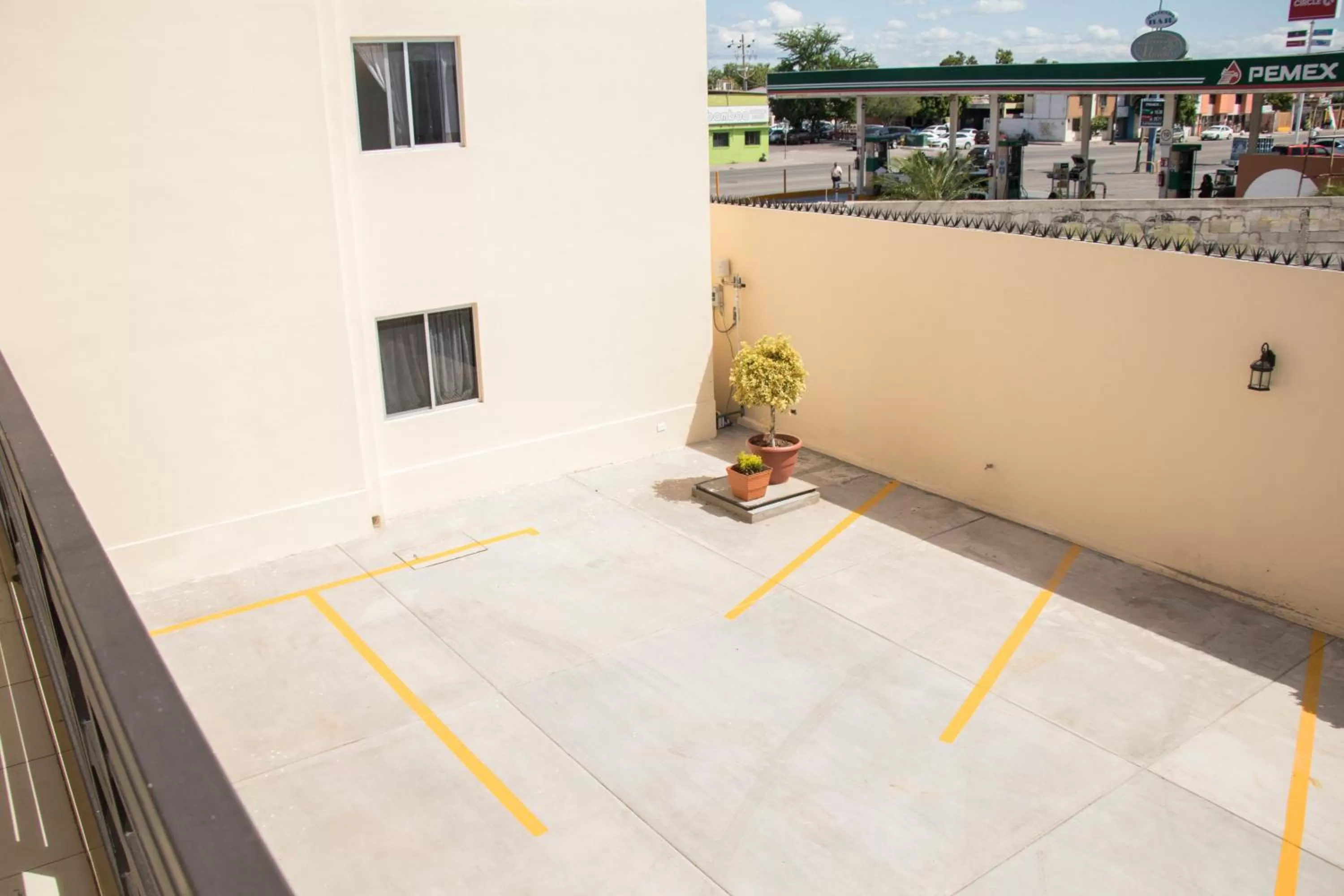 Parking in Hotel Nápoles