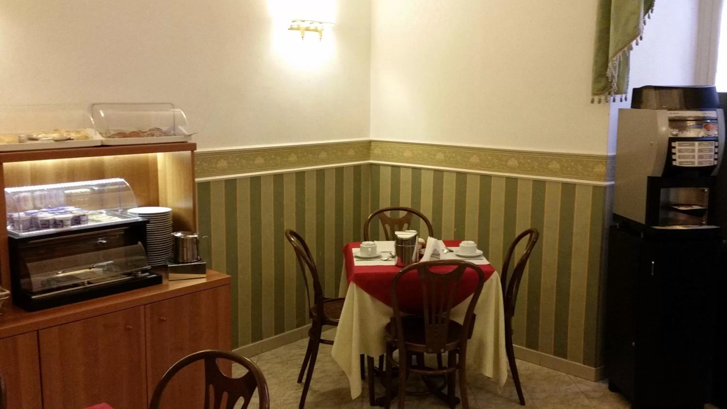 Breakfast in Hotel Teti