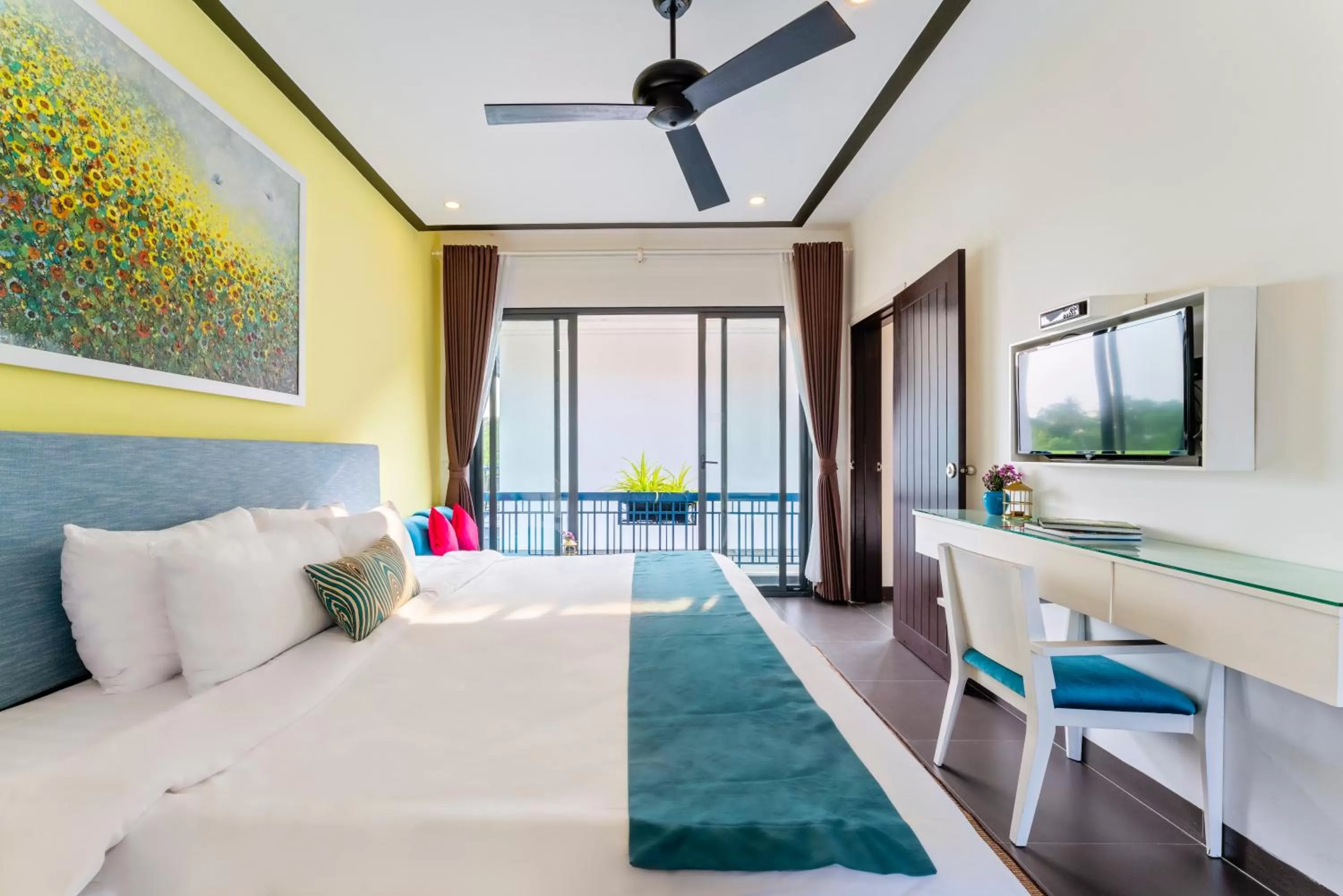 Communal lounge/ TV room, Bed in Lavini Hoian Boutique Villa