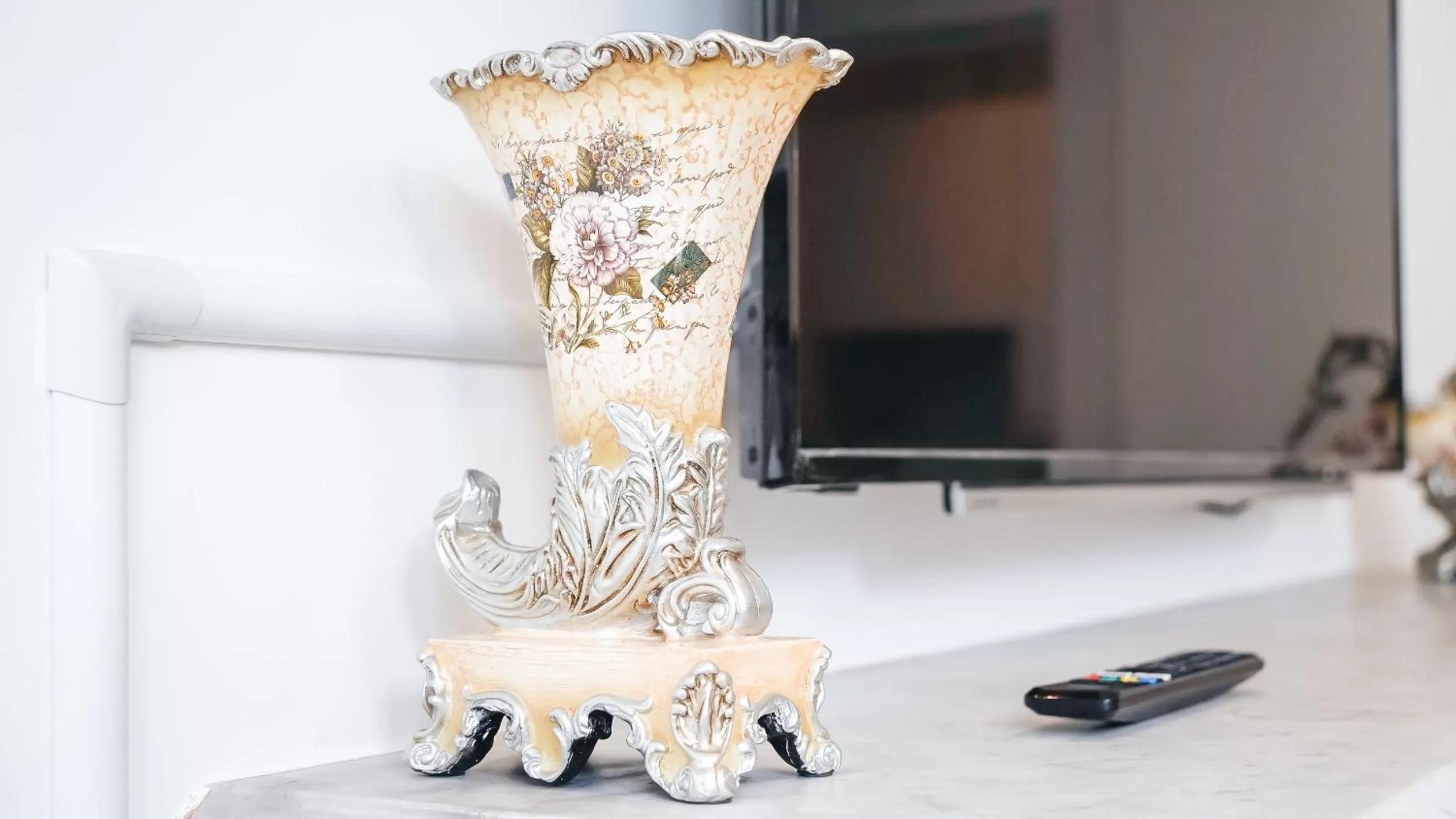 TV/Entertainment Center in The Avonmore Olympia