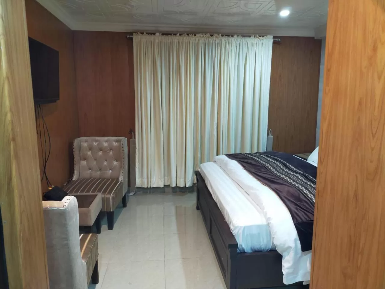 Bed in Shagufta Royal Hotel Murree