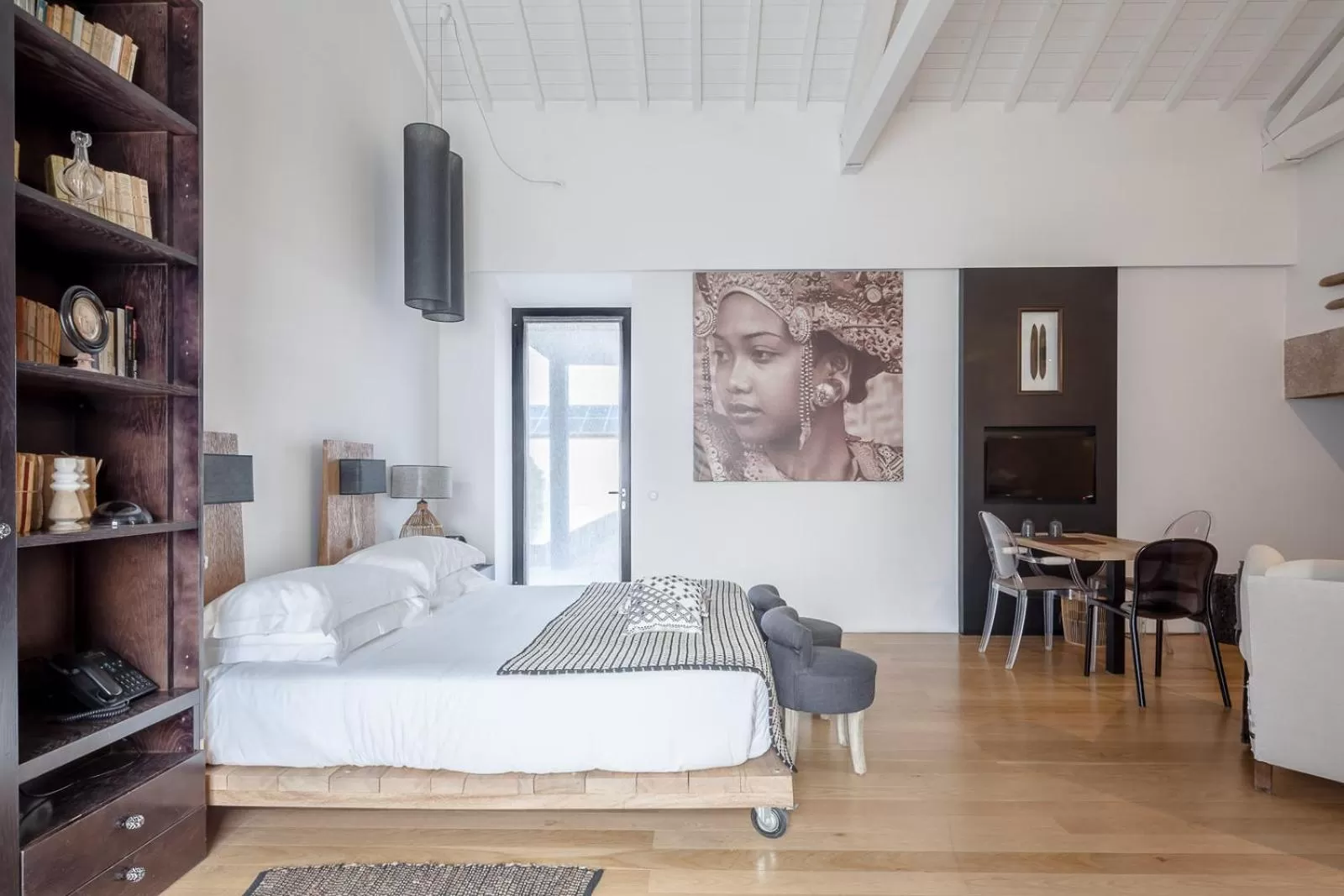 Shower, Bed in Torre de Palma Wine Hotel, Monforte, a Member of Design Hotels