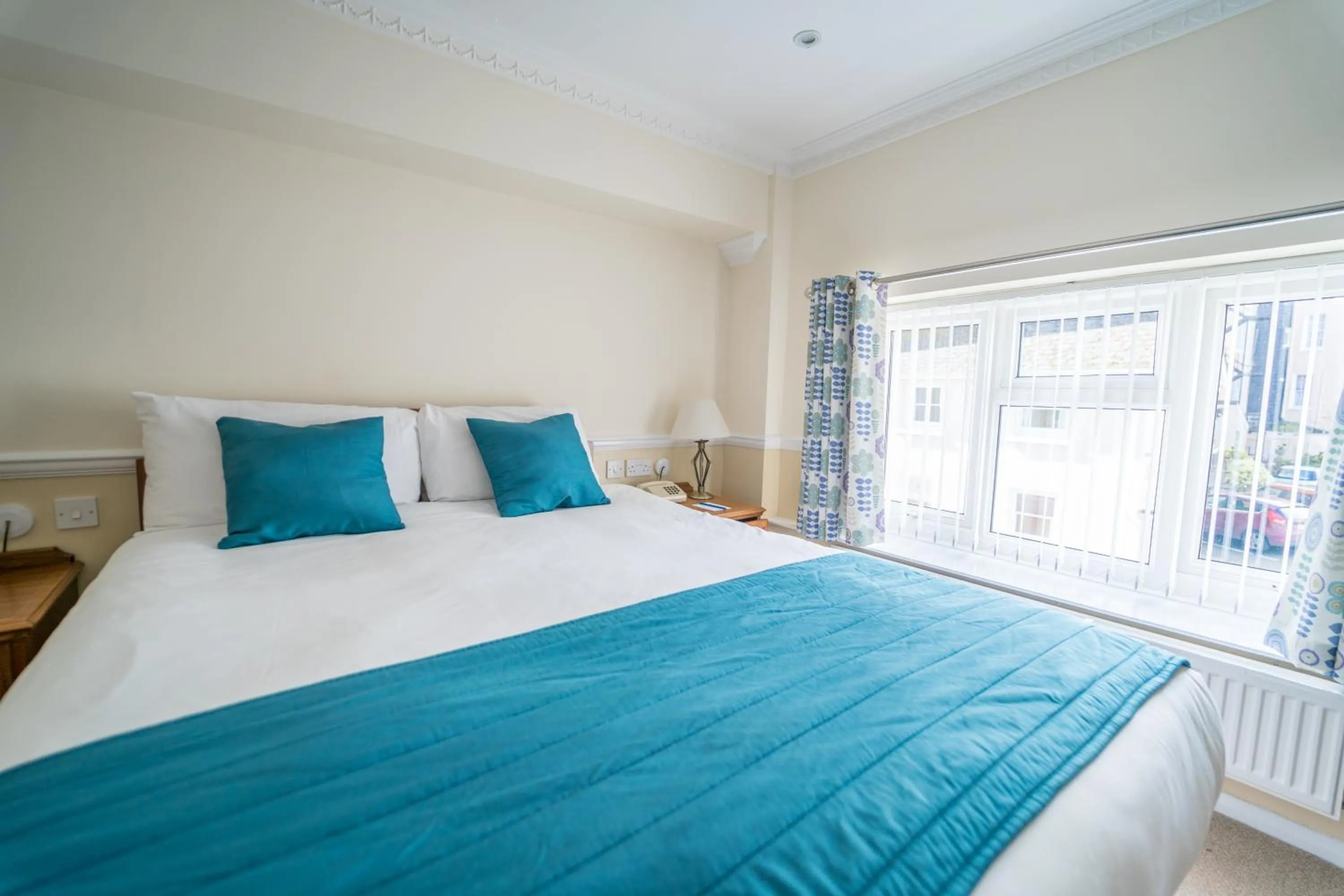 Bedroom, Bed in Atlantic Hotel