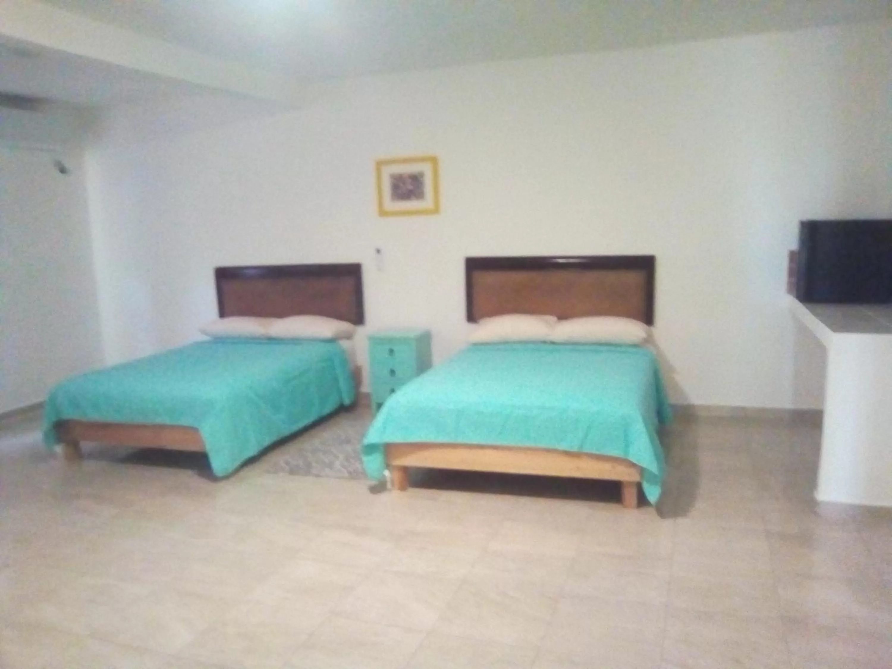 Bed in Airport Sleepy Inn