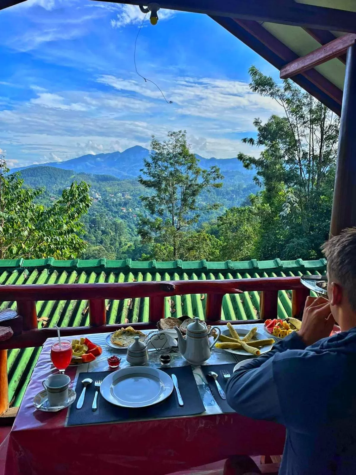 Restaurant/places to eat in Guest Inn Avendra