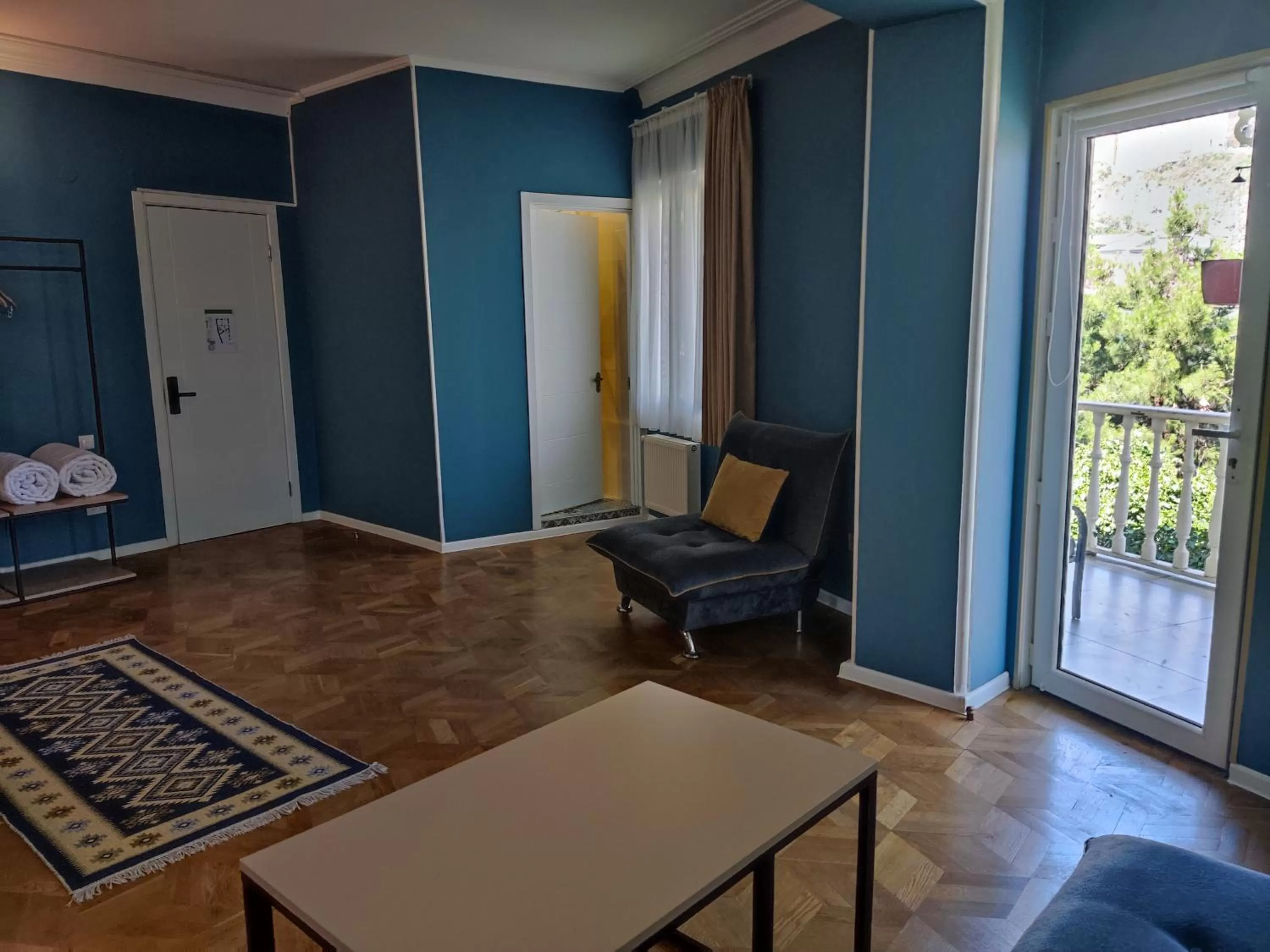 Photo of the whole room in Gvino Minda