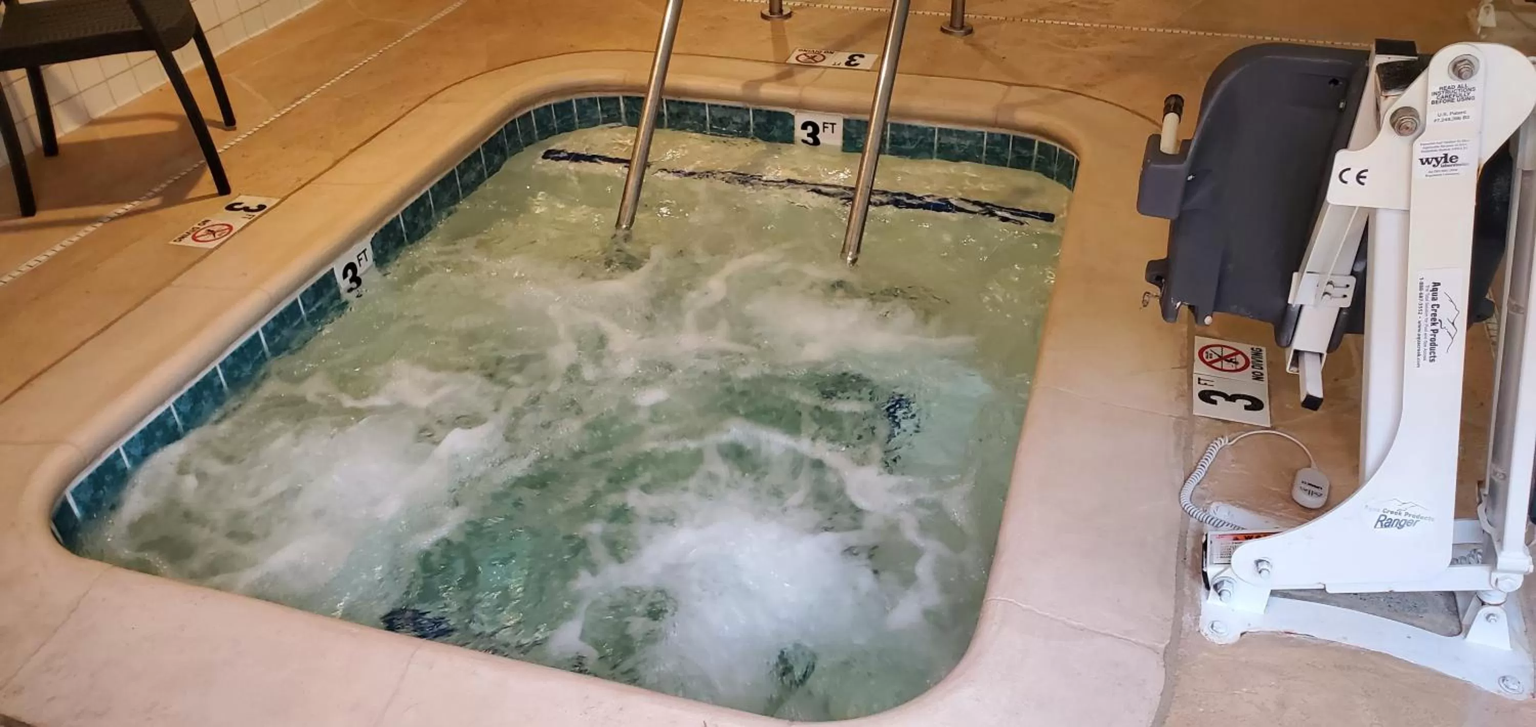 Swimming pool in Best Western Airport Inn & Suites Oakland