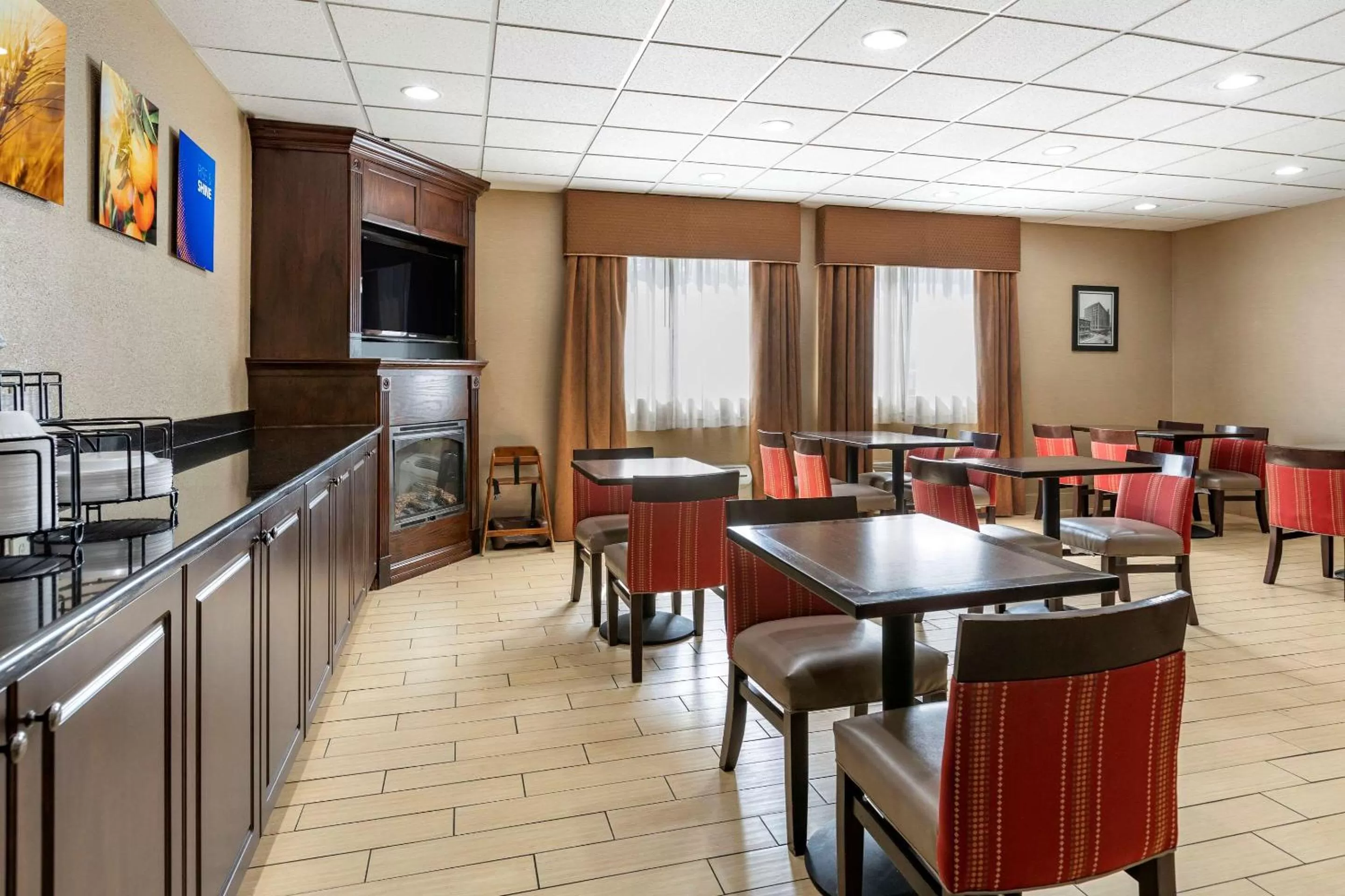 Restaurant/places to eat in Comfort Inn Warren - Detroit North