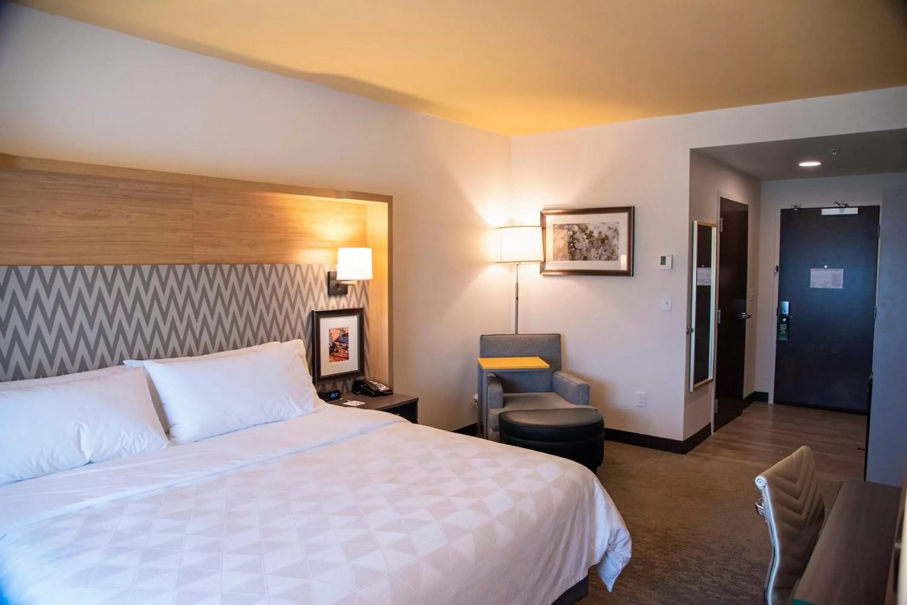 King Room - Hearing Accessible/Non-Smoking in Holiday Inn & Suites - Savannah Airport - Pooler by IHG King Room - Hearing Accessible/Non-Smoking in Holiday Inn & Suites - Savannah Airport - Pooler by IHG