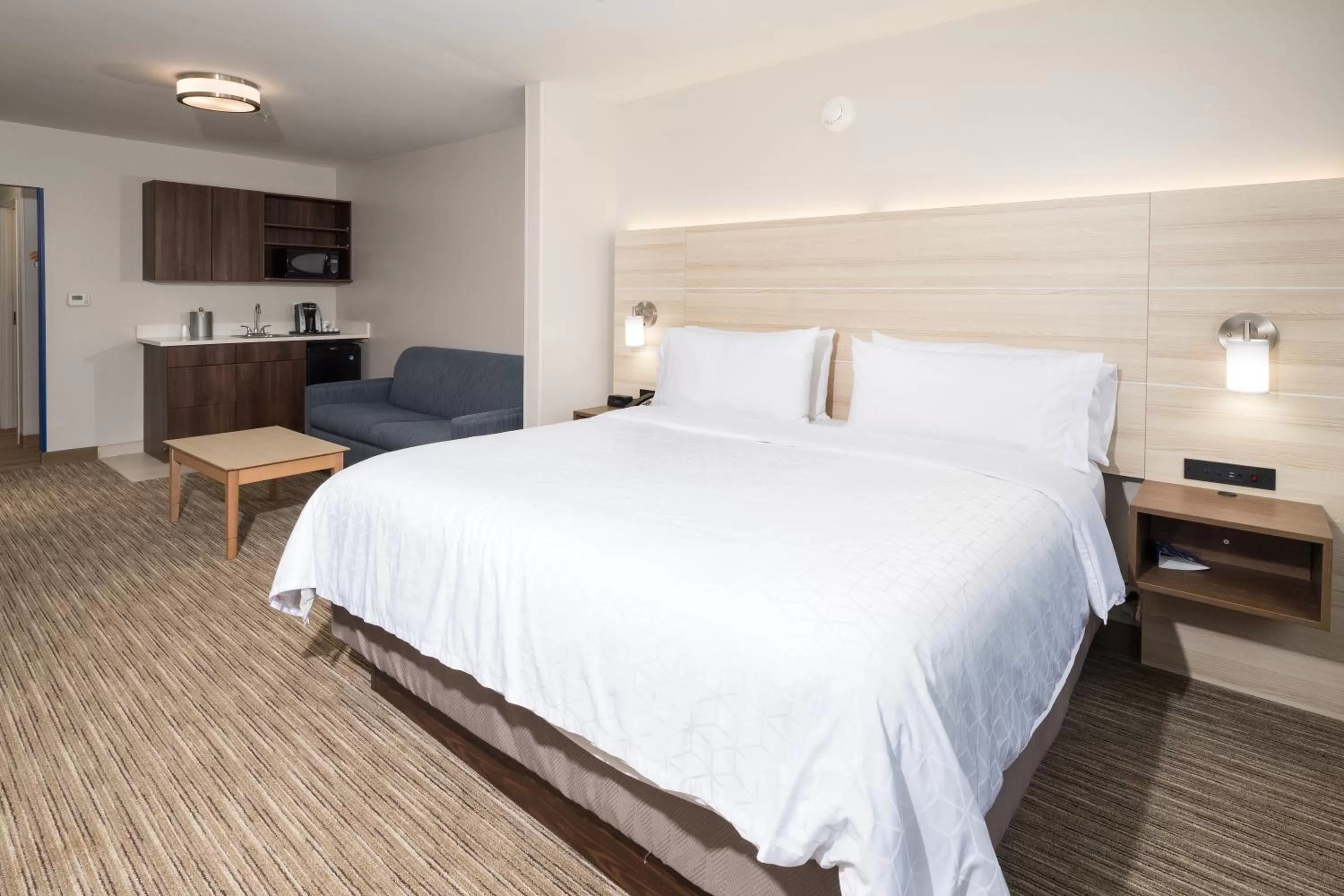 Bed in Holiday Inn Express & Suites - Portage by IHG