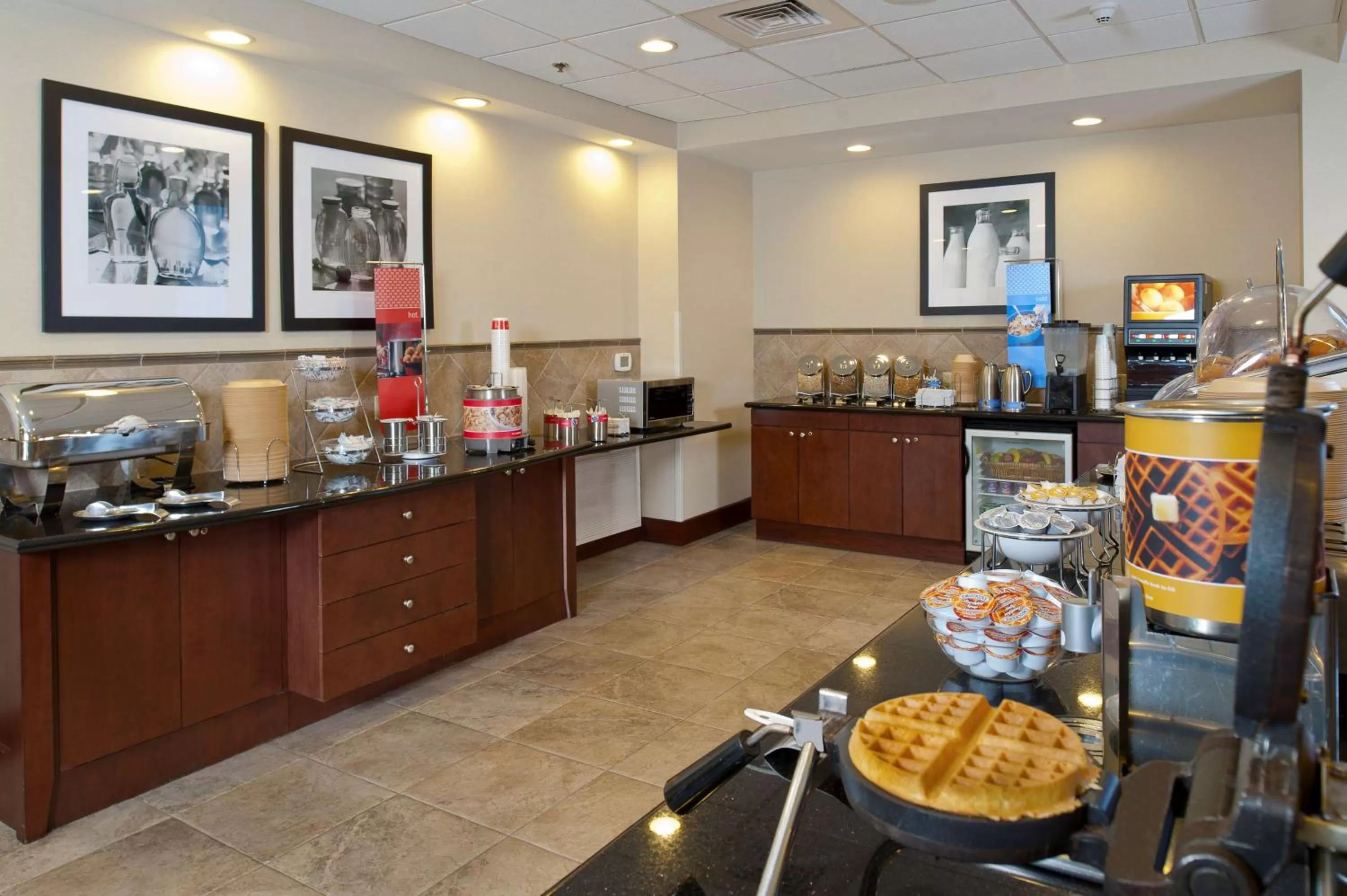 Dining area in Hampton Inn & Suites Prescott Valley