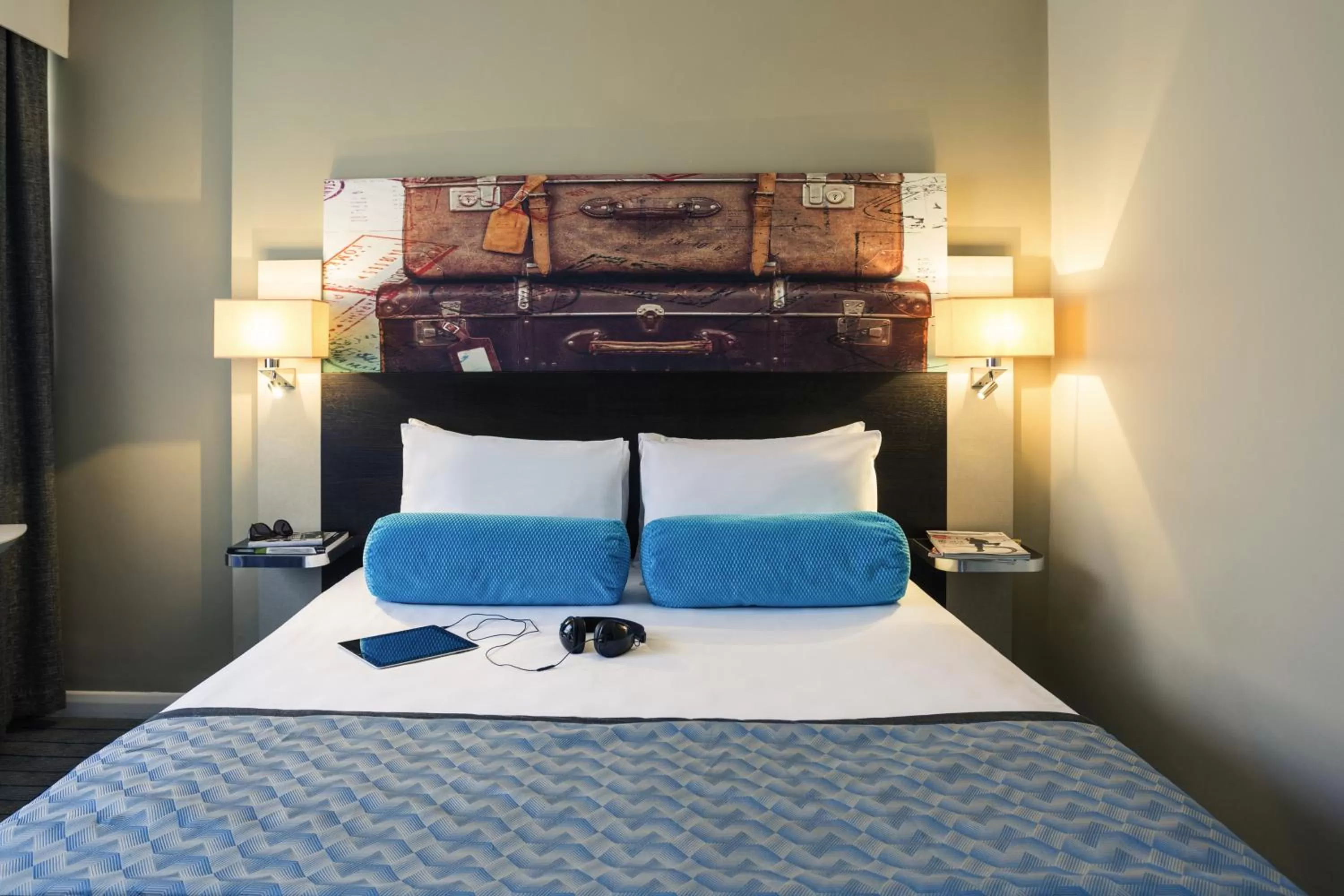 Bed in Mercure London Heathrow Airport