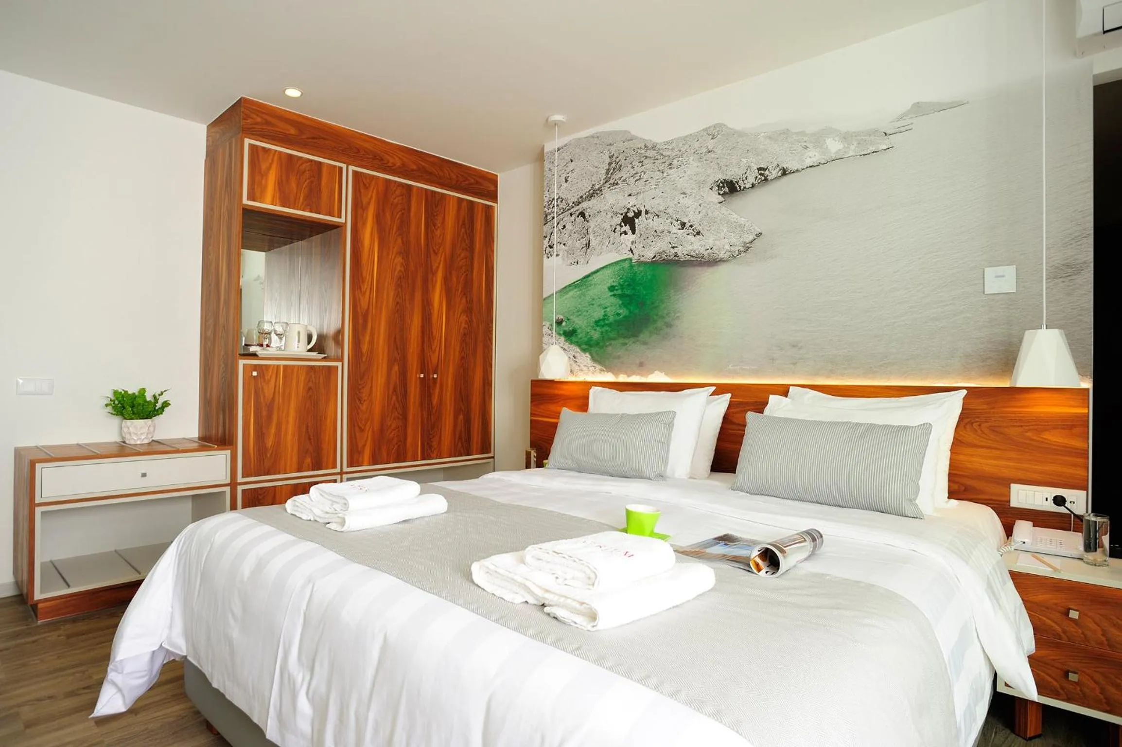 Coffee/tea facilities, Bed in Atrium Ambiance Hotel