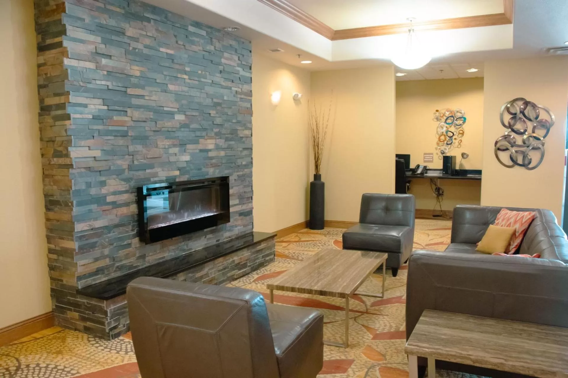 Communal lounge/ TV room in Grand Forks Lodge and Suites