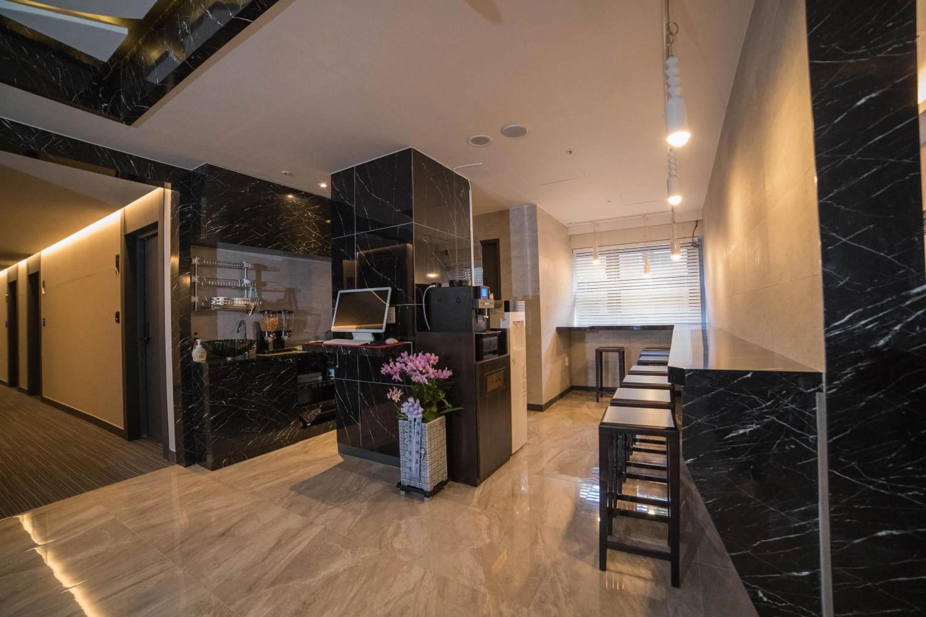 Communal lounge/ TV room in Calistar Hotel