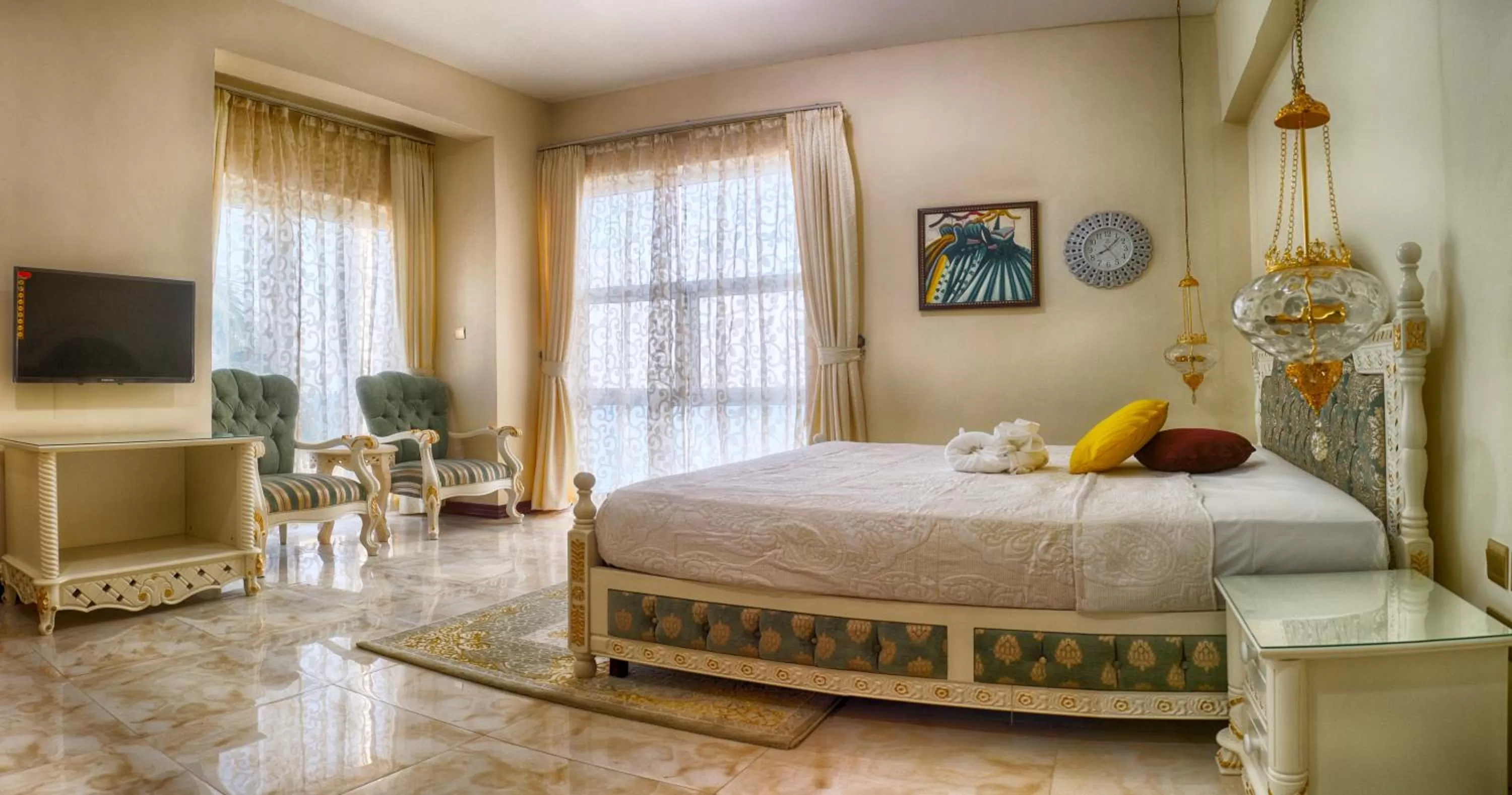 Bed in Madinat Al Bahr Business & Spa Hotel