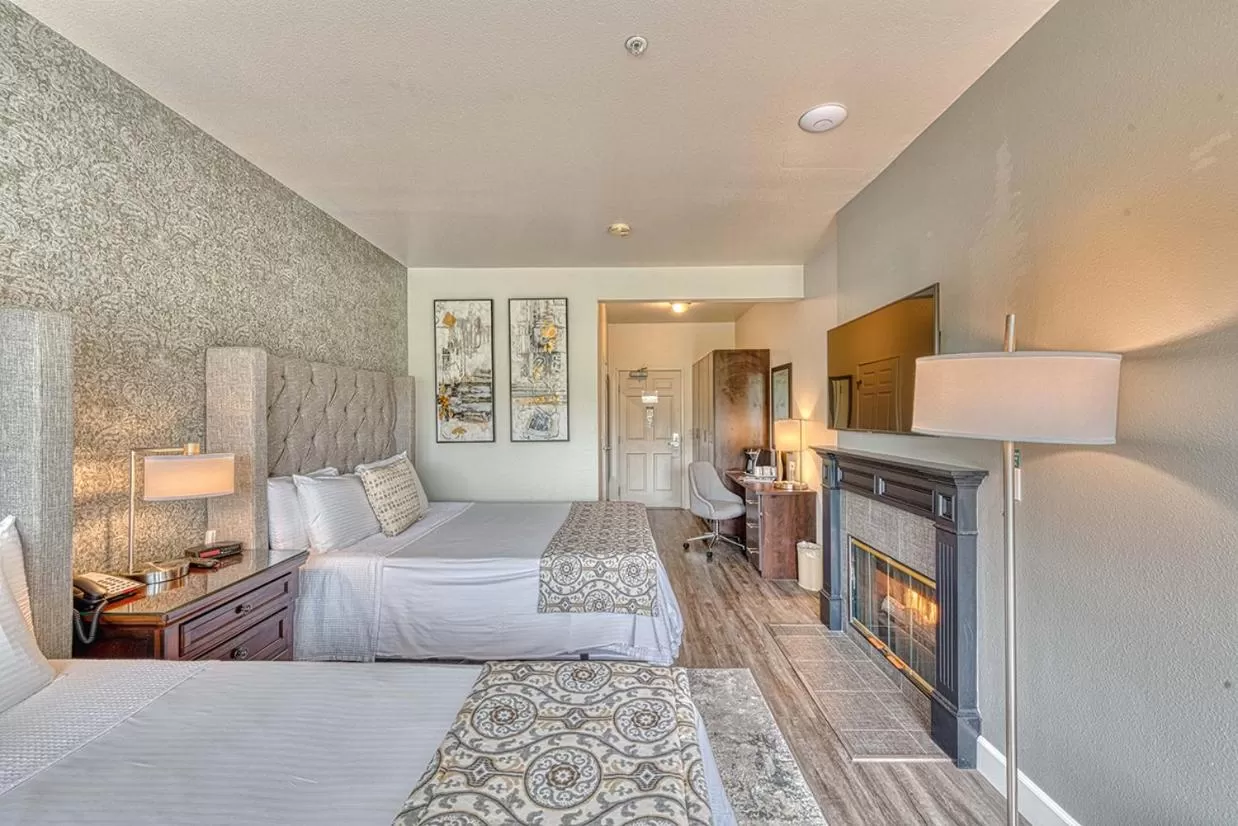 Bed in Geyserville Inn