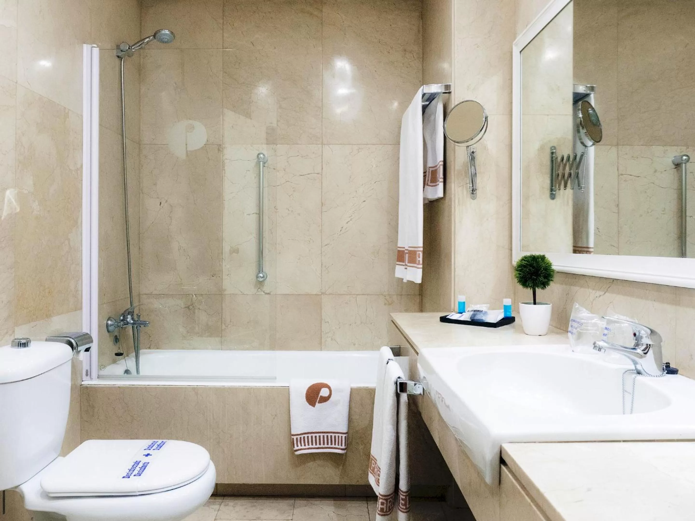 Bathroom in Hotel Pasarela