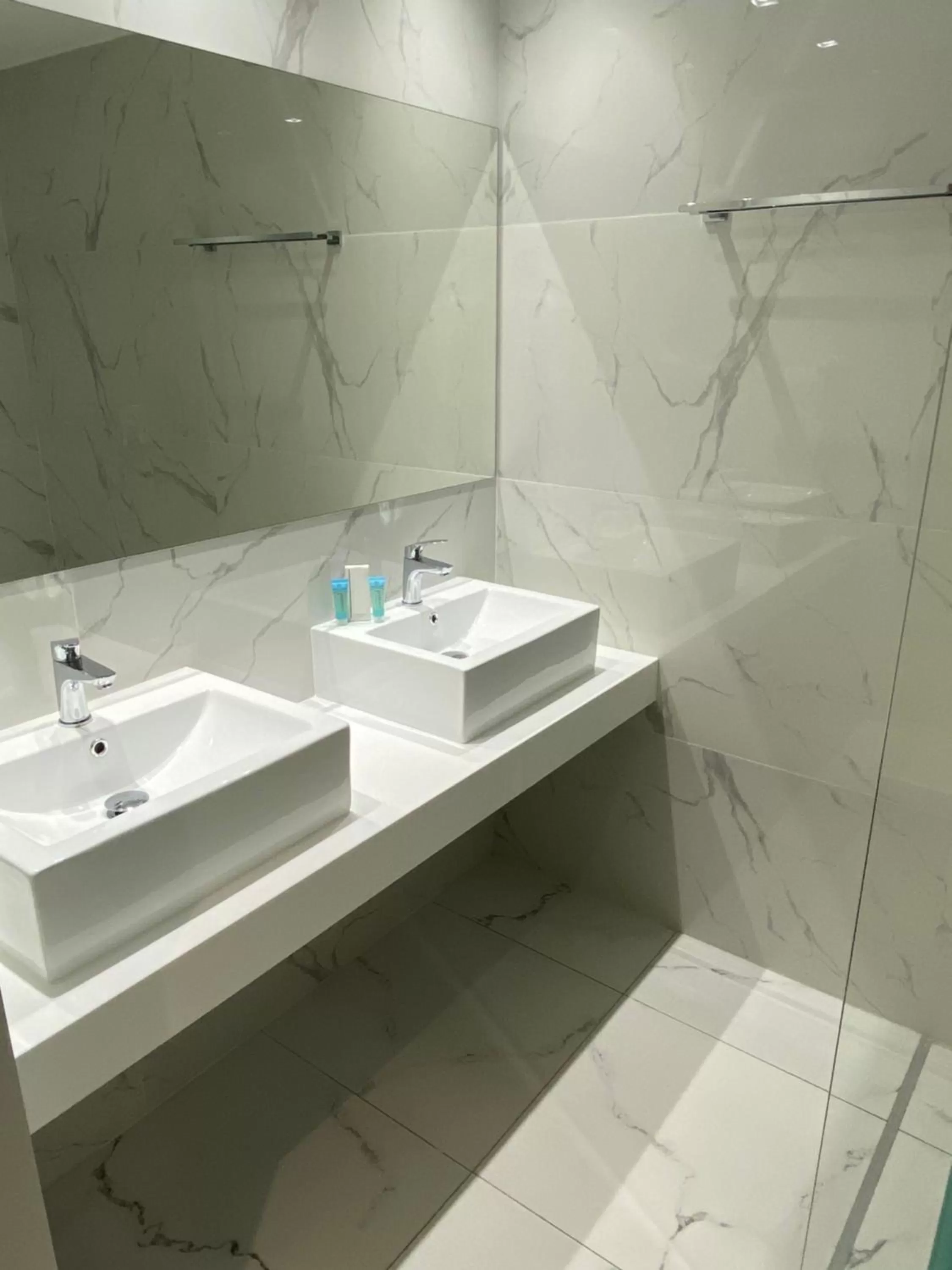 Toilet in Agrelli Hotel & Suites