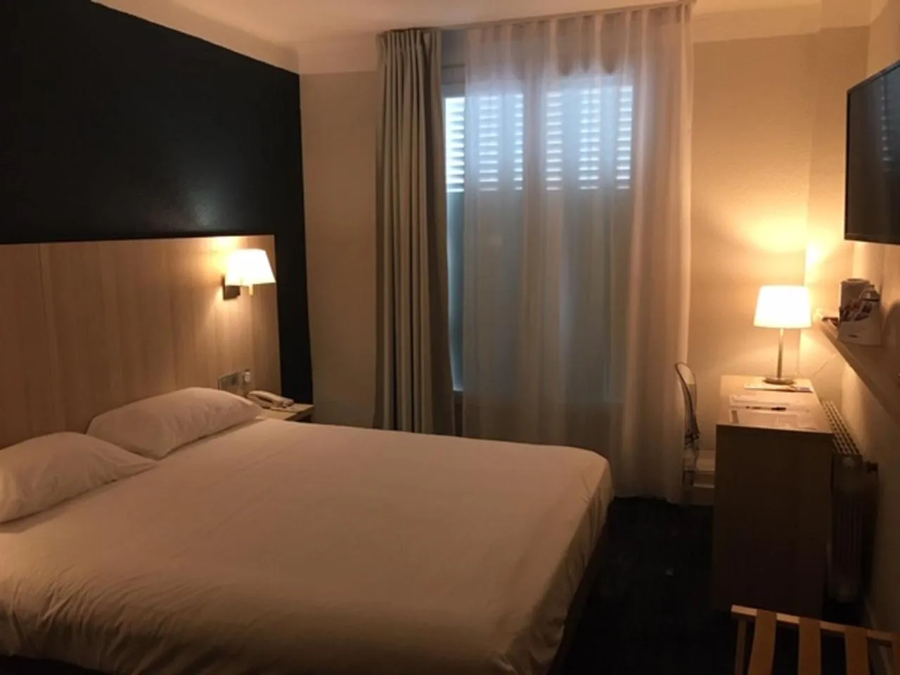 Bed in Hôtel Christina Lourdes