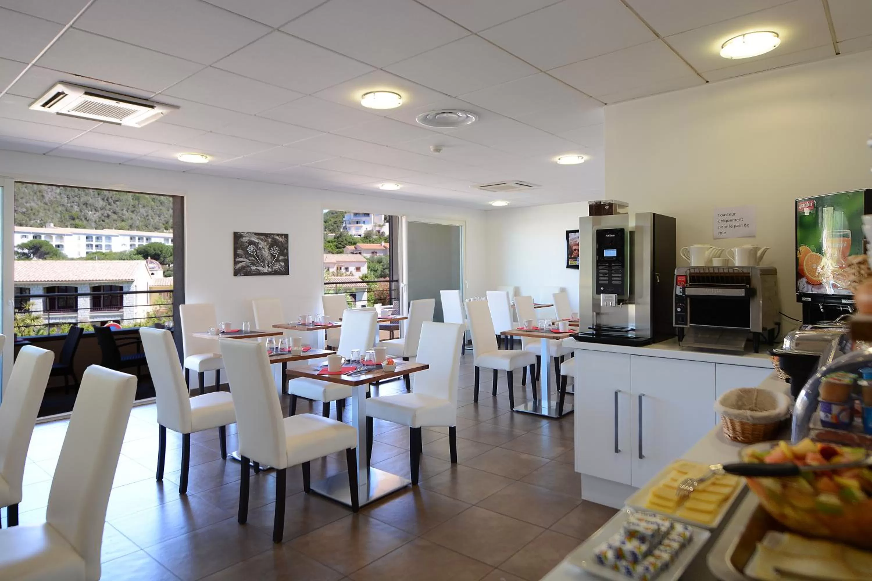 Buffet breakfast in Hôtel A Madonetta