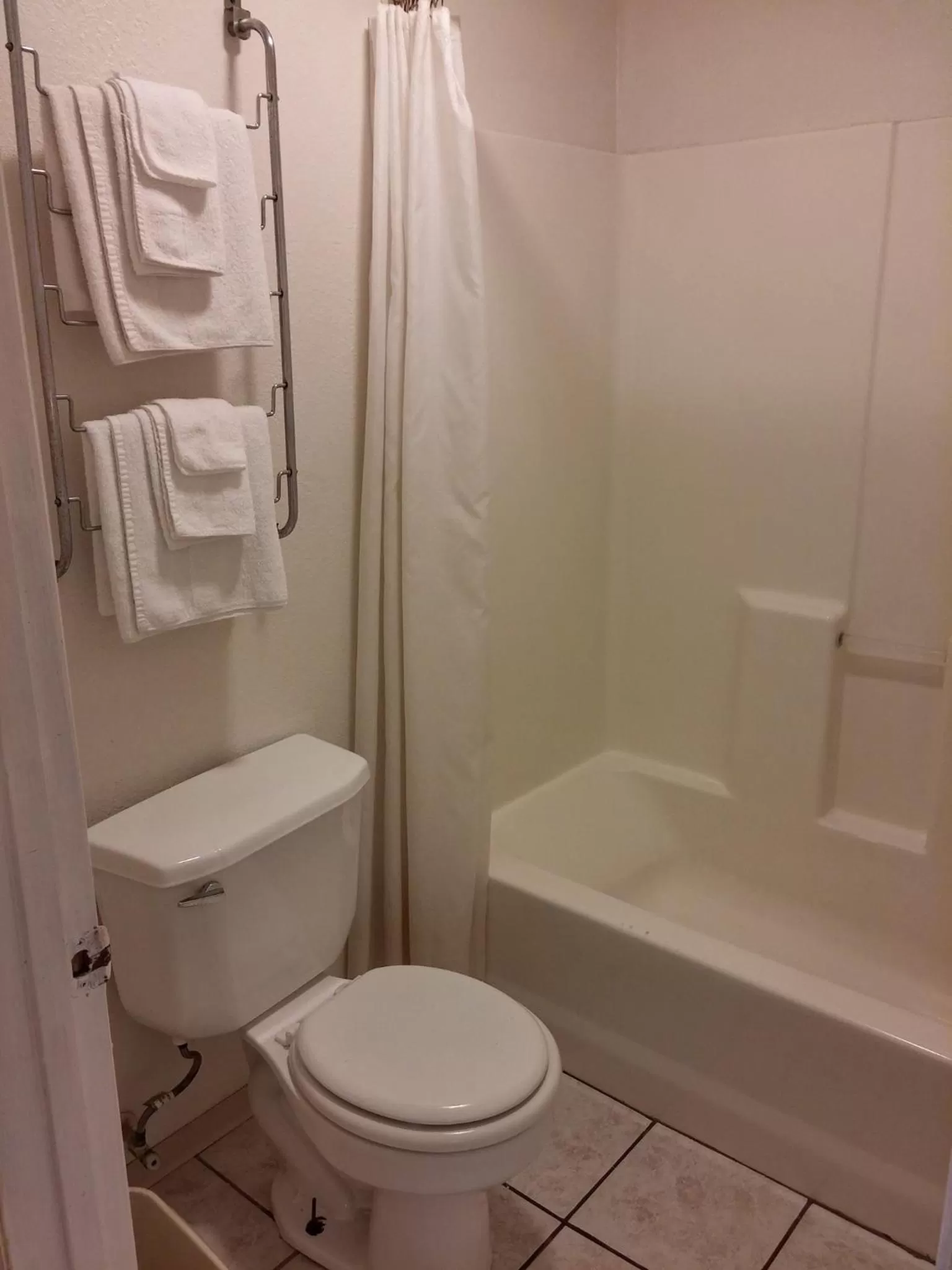 Bathroom in Country Regency Inn & Suites