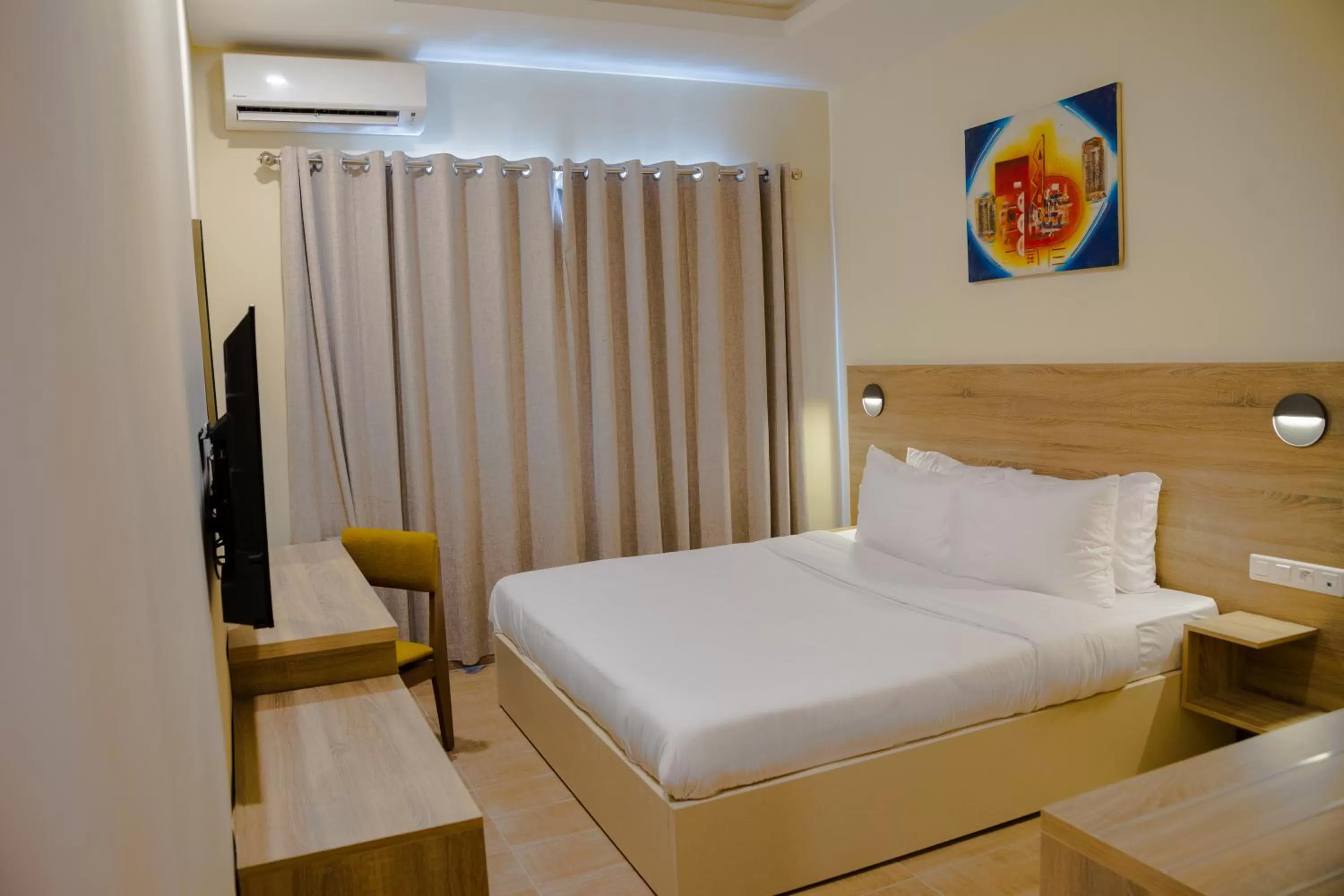 Photo of the whole room, Bed in Silver Moon Hotel